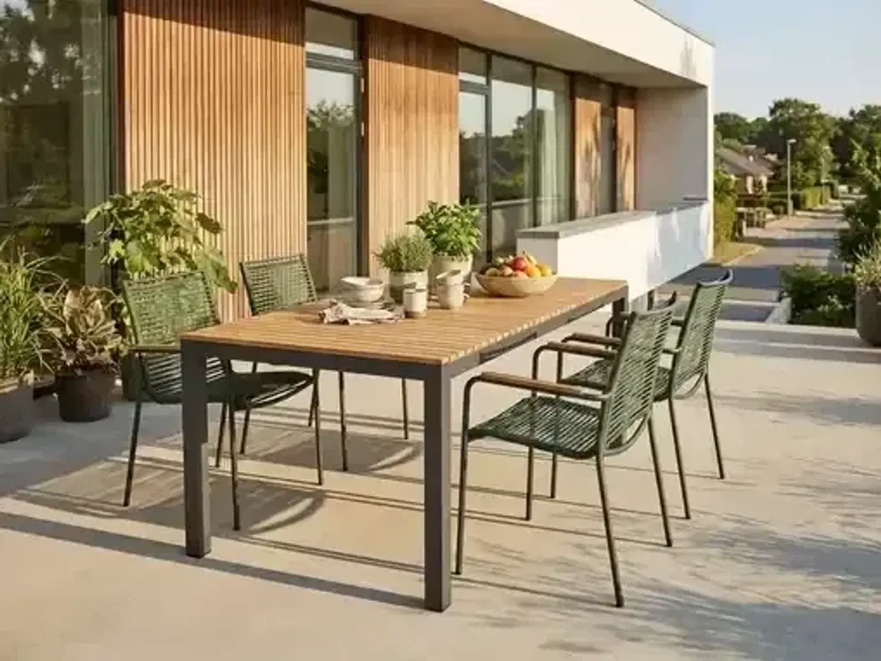 Billede 4 - Havemøbelsæt med teak bord og stole ( bord og 4 stole )