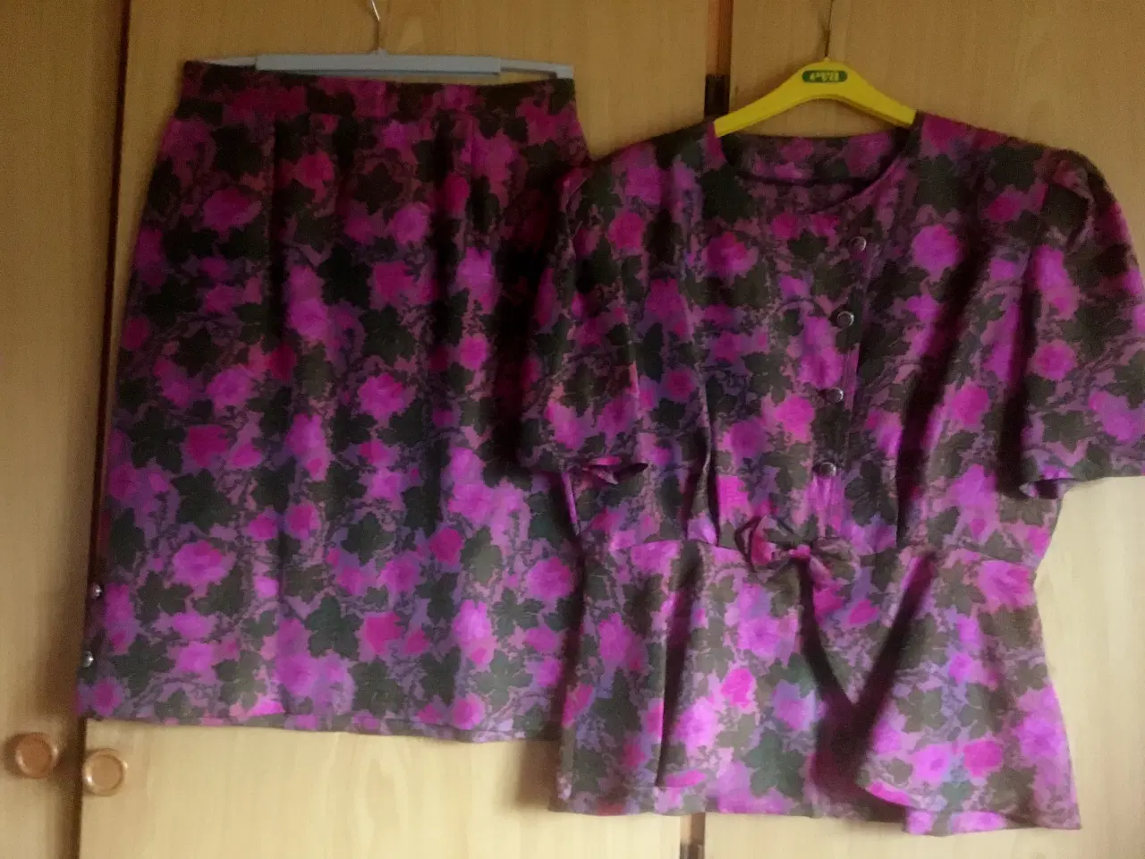 Billede 8 - Festkjole i Thaisilke