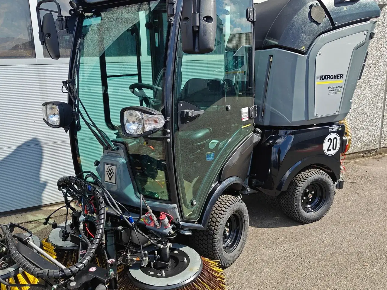 Billede 2 - Kärcher MIC 26 Med komplet feje/sug