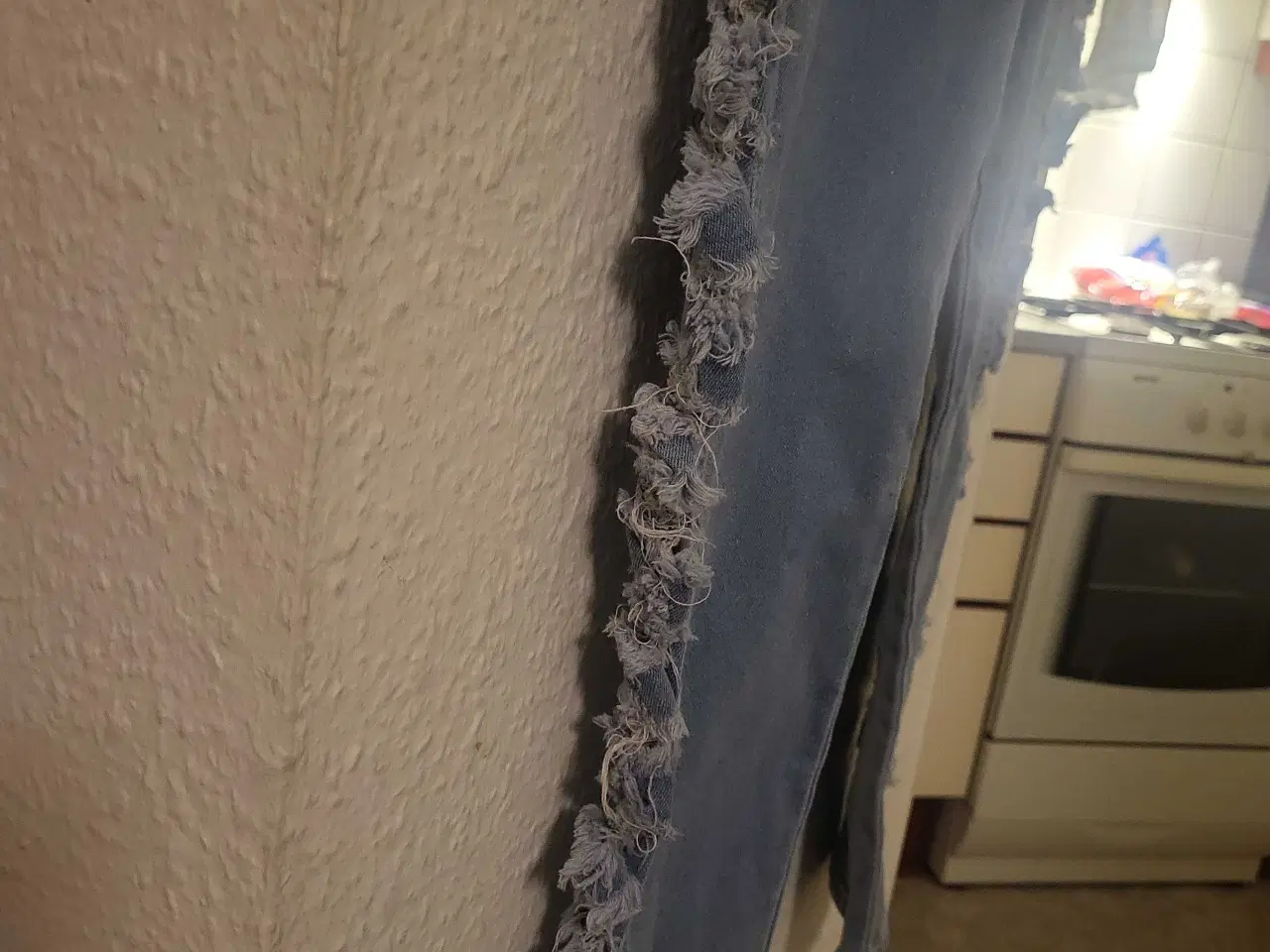 Billede 3 - Mellemblå Cowboybukser Med Huller I Siden 