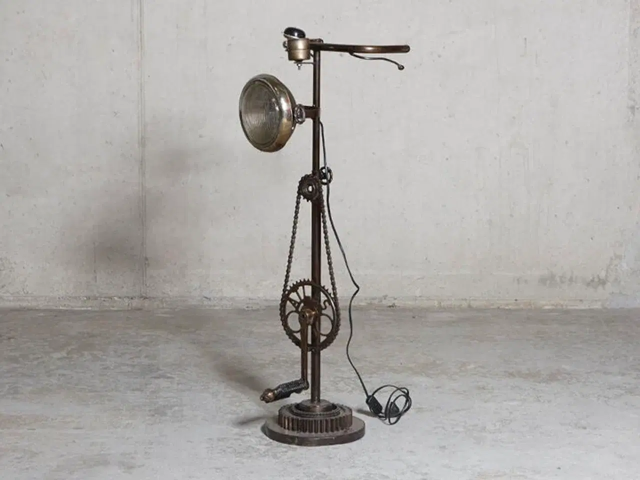 Billede 2 - Ny Lampe i jern med cykel look