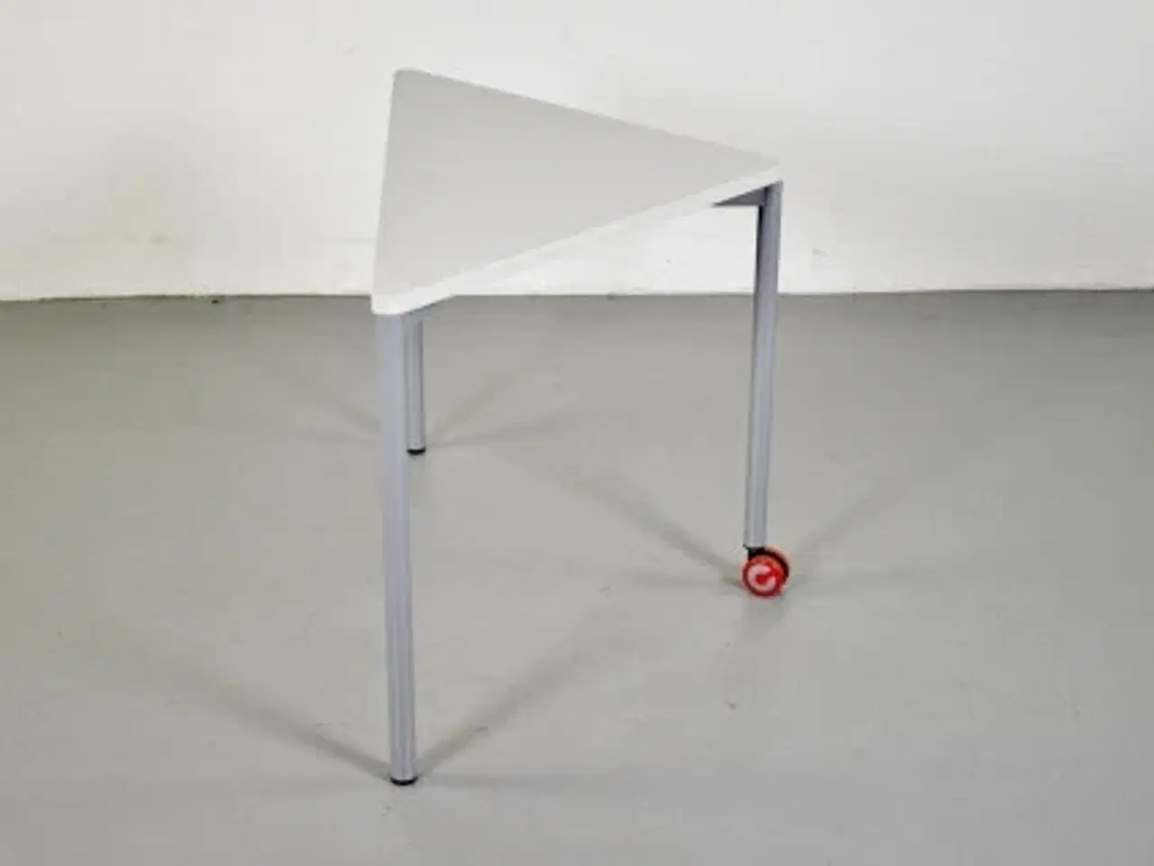 Billede 2 - Hjørnebord med lysegrå laminat