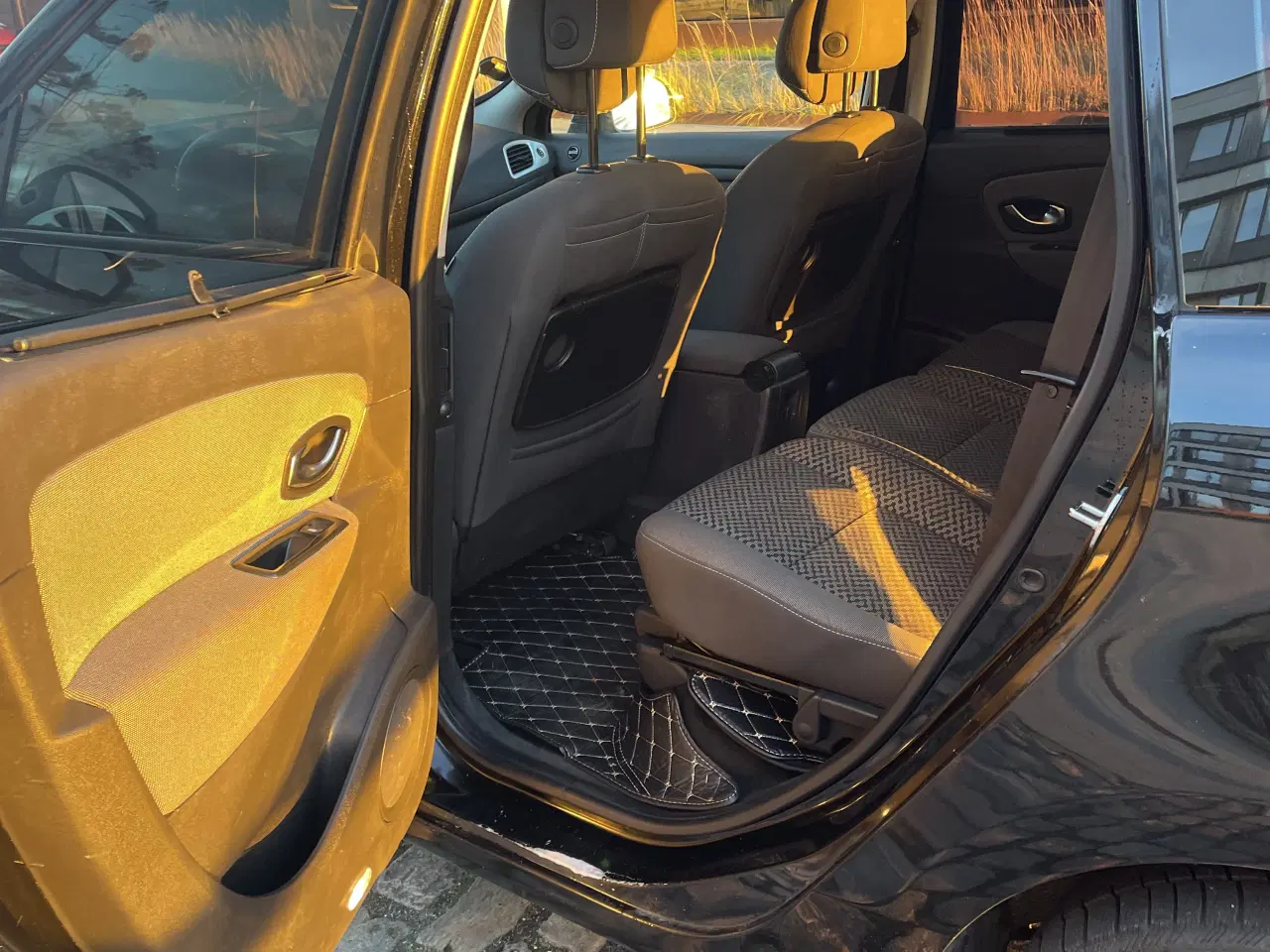 Billede 1 - Flot velholdt nysynet Renault Grand scenic