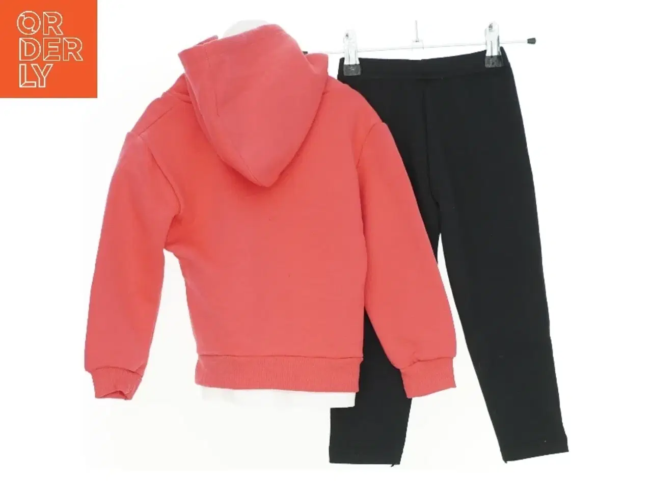 Billede 2 - Sæt Børnetøj (2 stk.) (str. 104 cm)