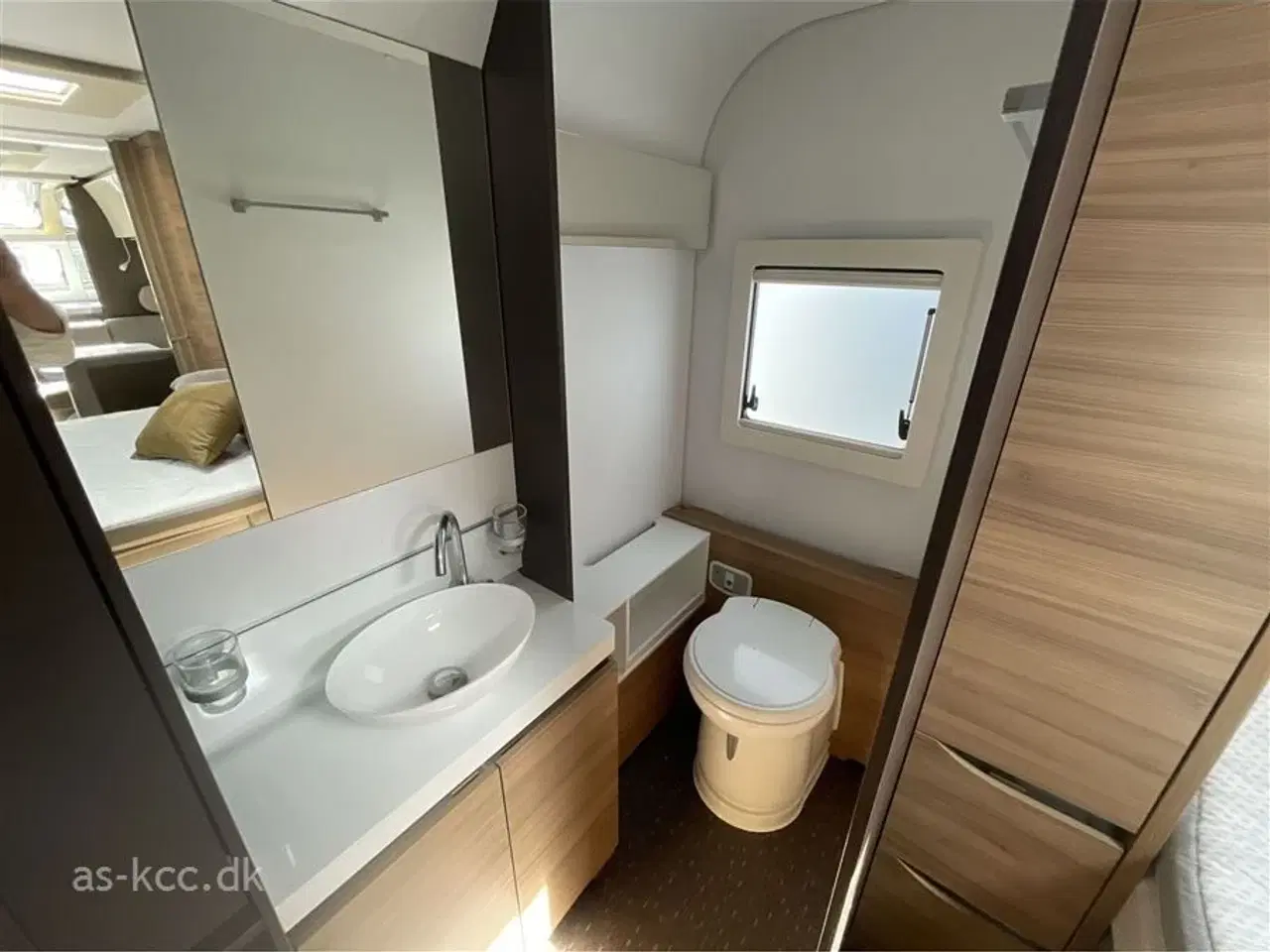 Billede 11 - 2021 - Adria Alpina 663 HT Alde Centralvarme   Adria Alpina 663 HT årg. 2021. 4 sovepladser, 6 siddepladser