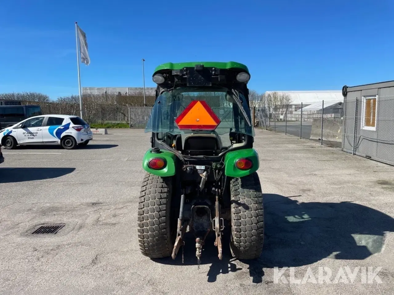 Billede 6 - Traktor med kost John Deere 3720