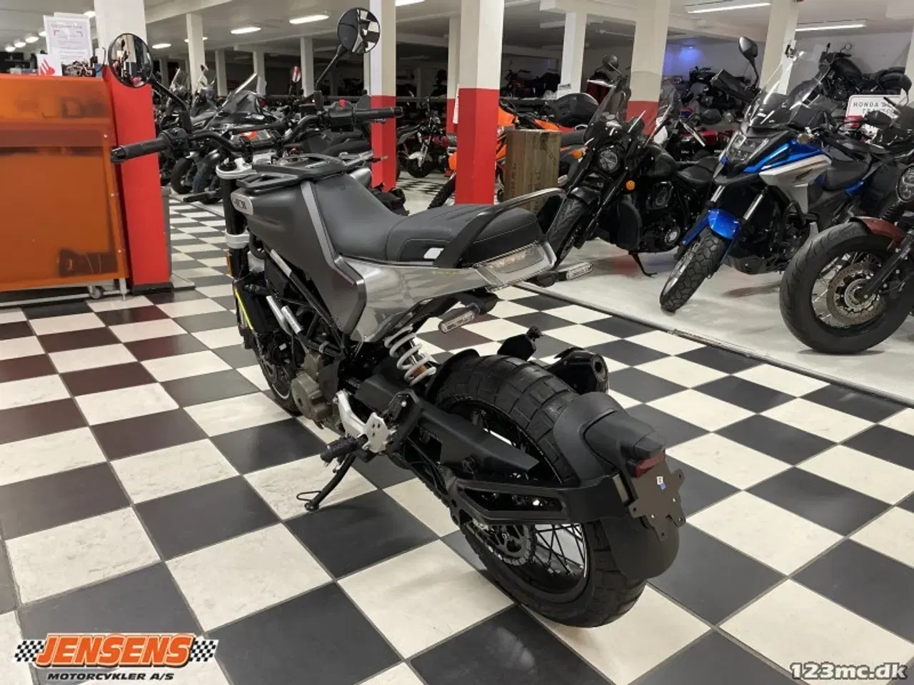 Billede 5 - Husqvarna Svartpilen 401