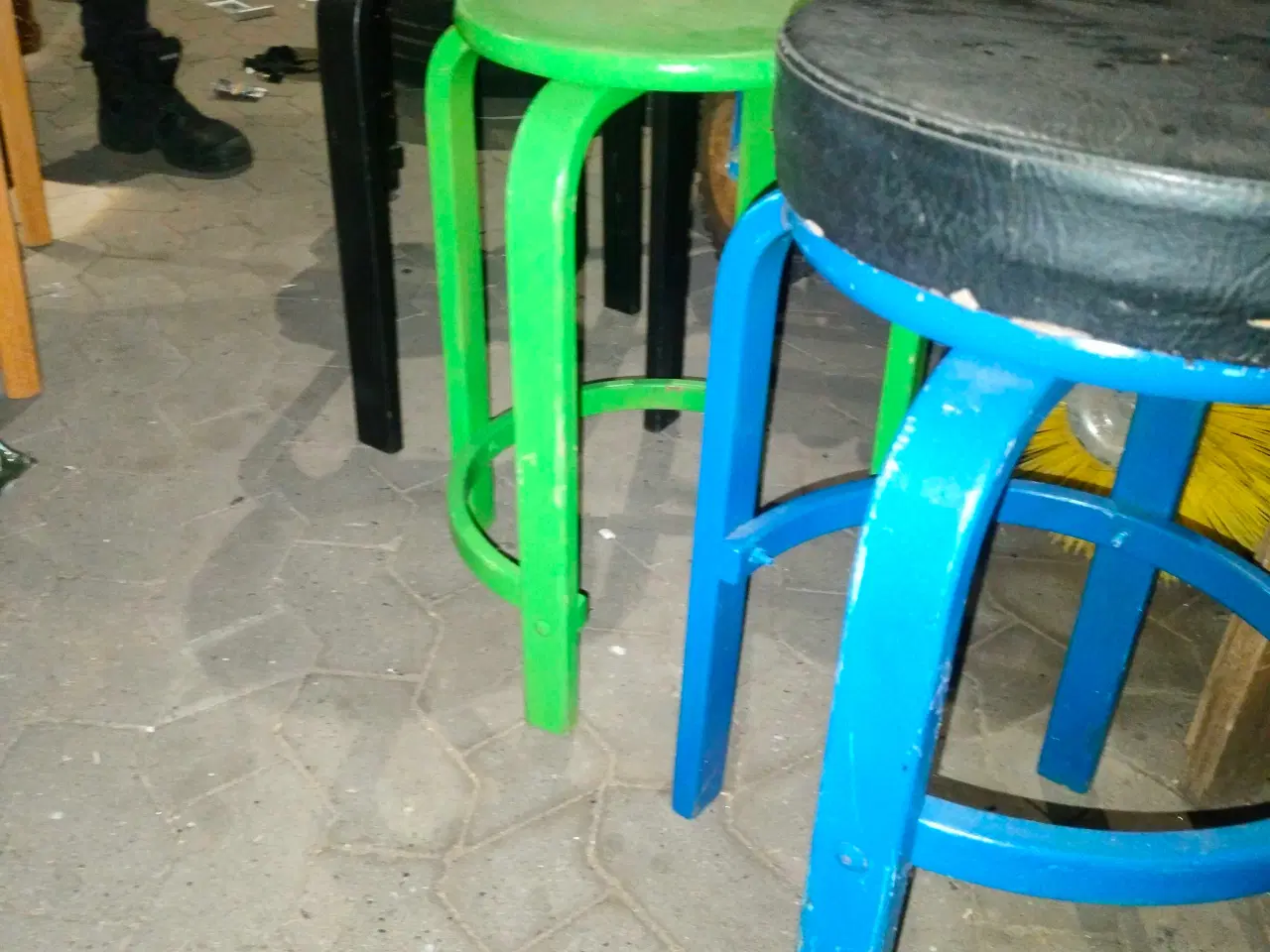 Billede 5 - 8 stk stole i træ i forskellige farver