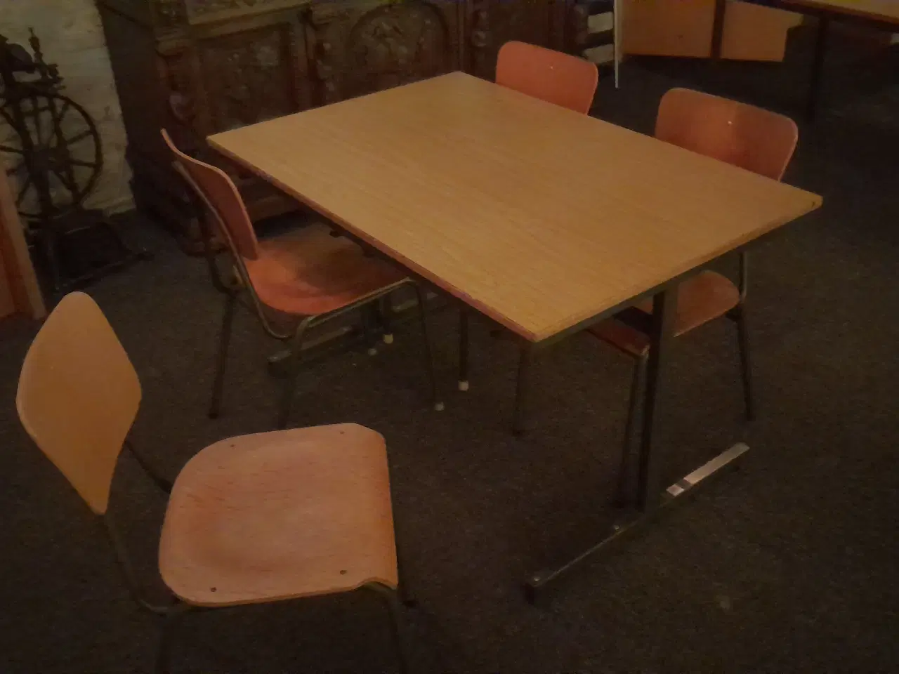 Billede 4 - Gildesal/ hobby/ krea borde