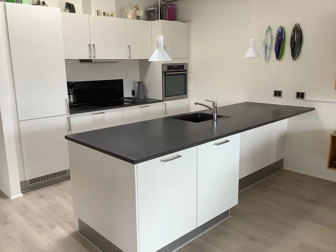 Billede 1 - Pænt HTH køkken + hårde hvidevarer