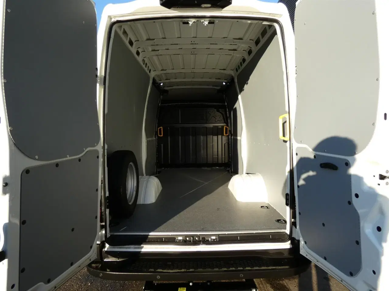 Billede 8 - Iveco Daily 35C18 12m3 3,0 D Hi-Matic 176HK Van 8g Aut.