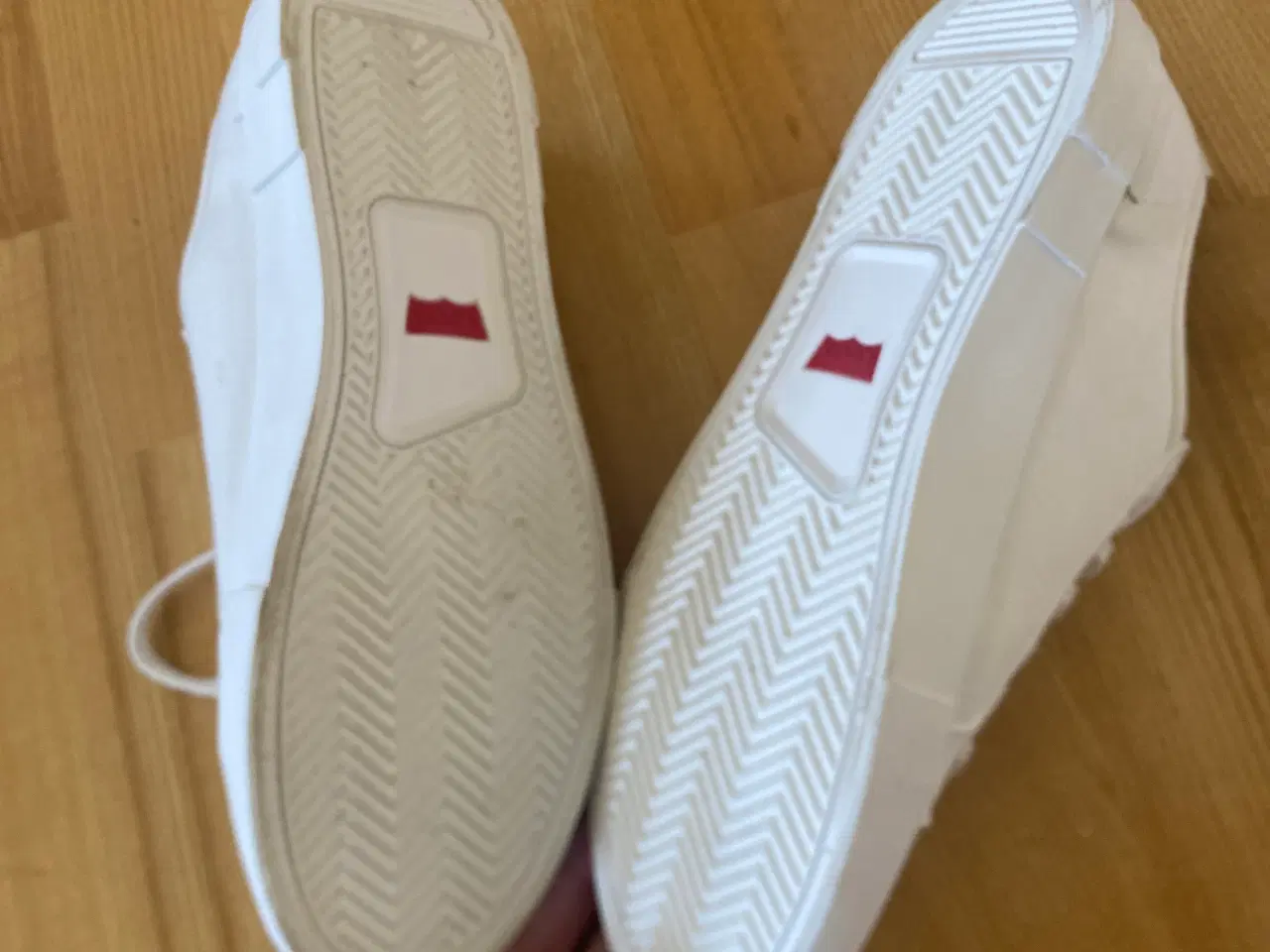Billede 2 - New men’s Levi white sneakers 