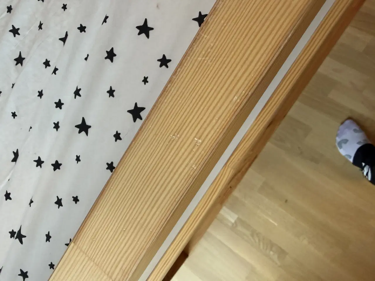 Billede 7 - Halvhøj seng sælges med madras og 2sengetelte