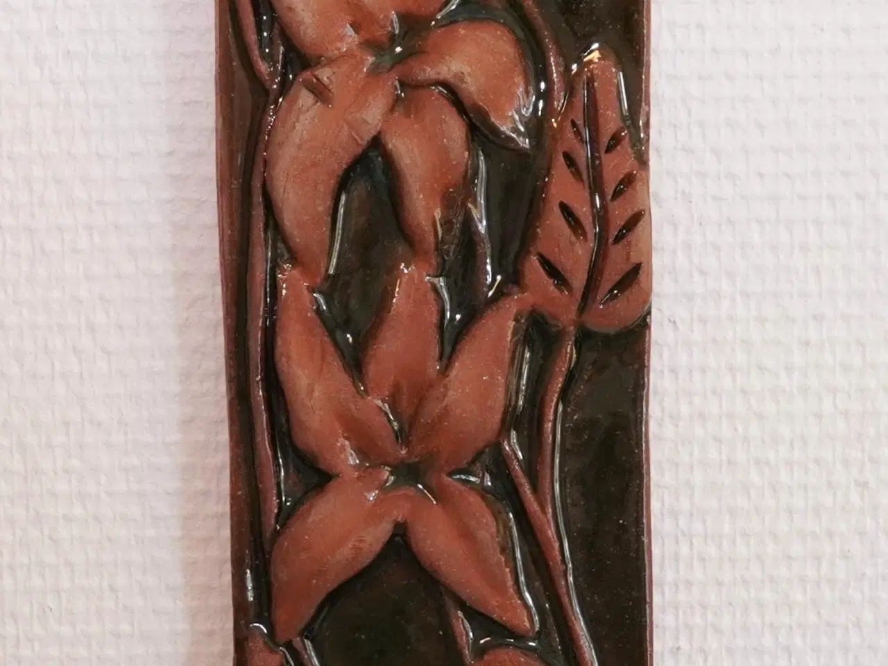 Billede 8 - Relief i stentøj med blomster fra Laholm Keramik