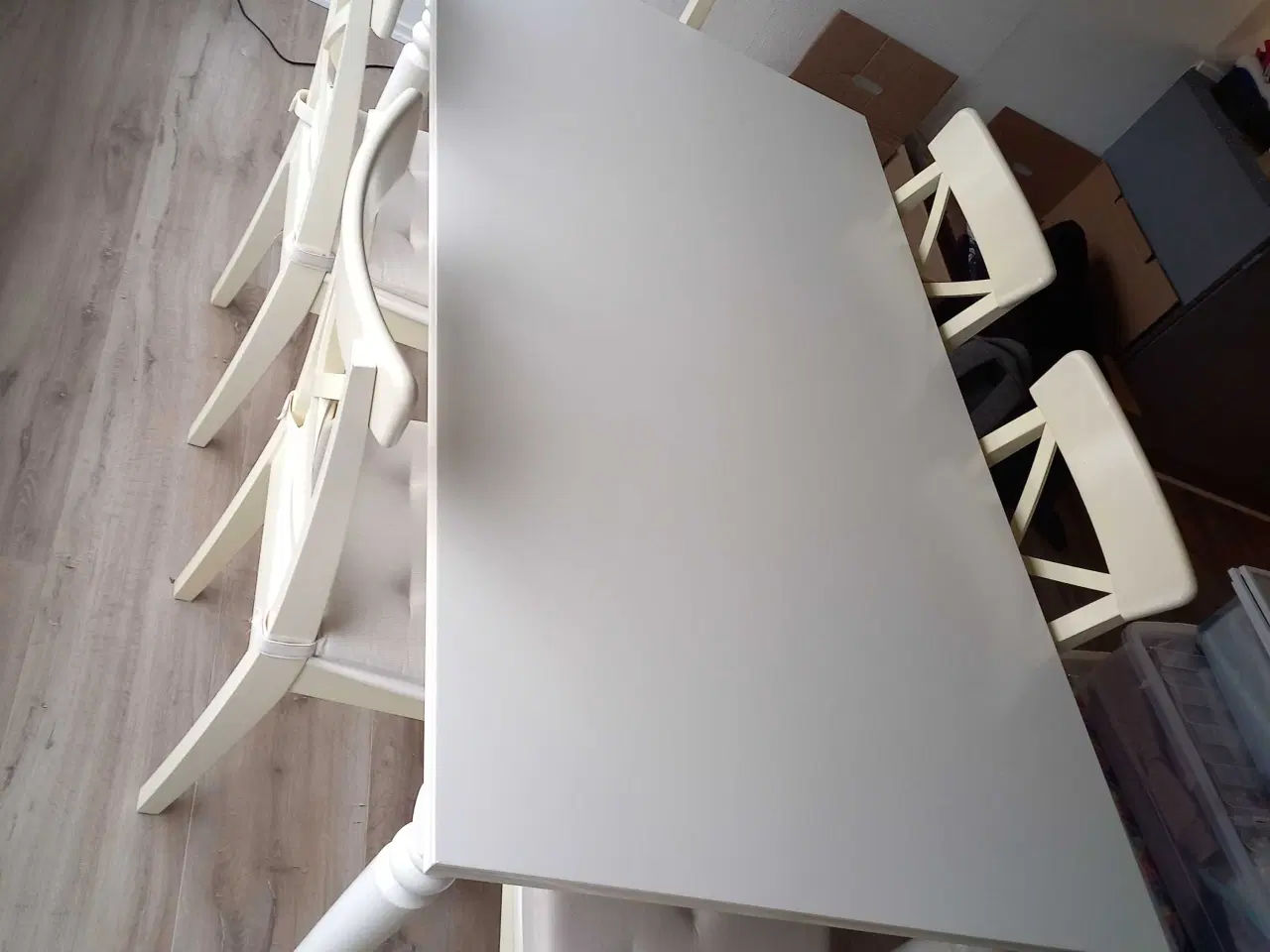 Billede 4 - Hvidt Spisebord med en tillægsplade 