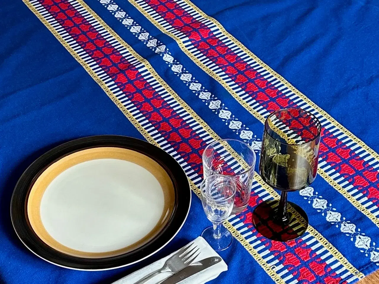 Billede 2 - Blå juledug m vævning, 130 x 117 cm