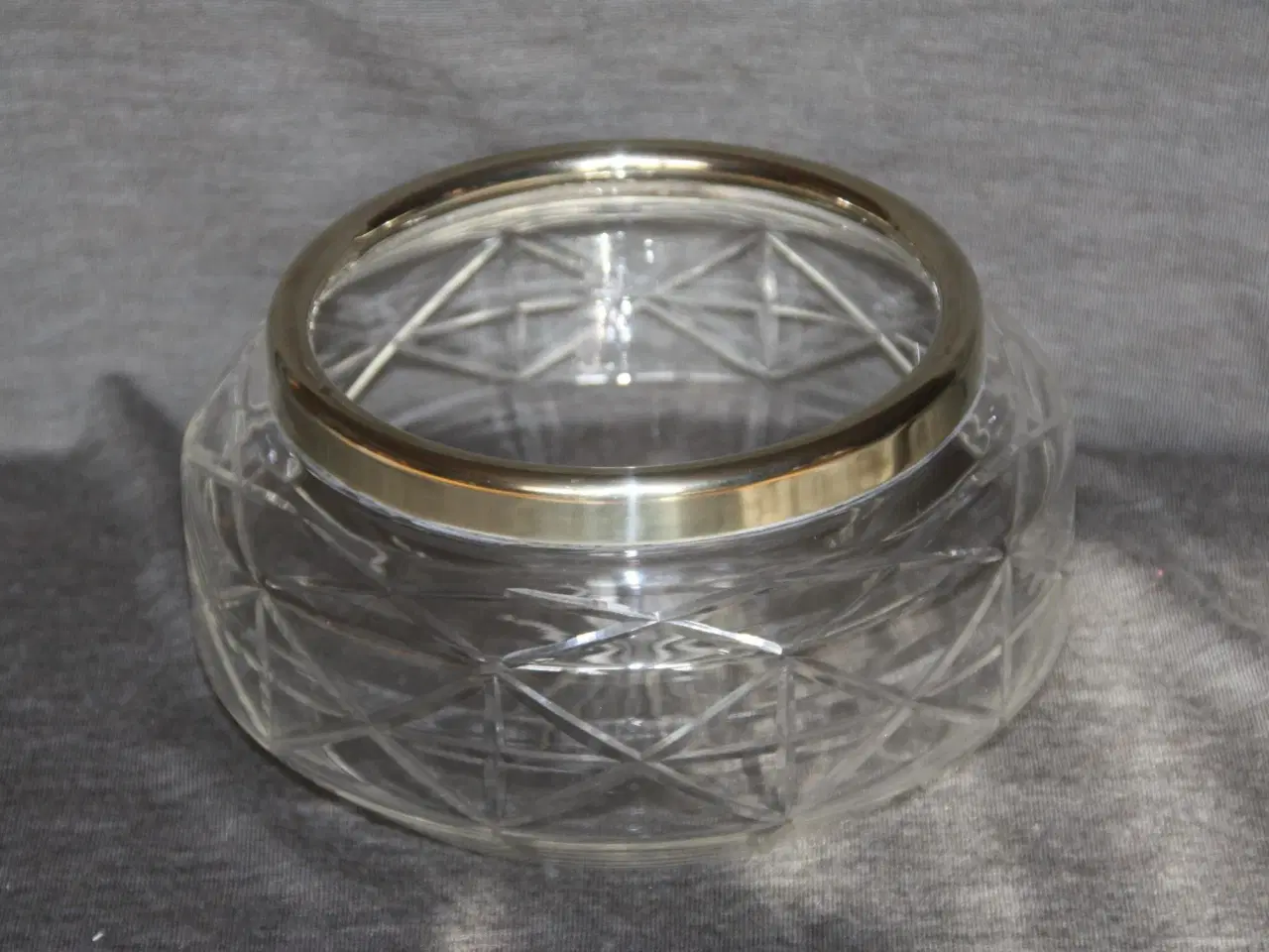 Billede 1 - Smuk gammel glasskål med sølvkant 
