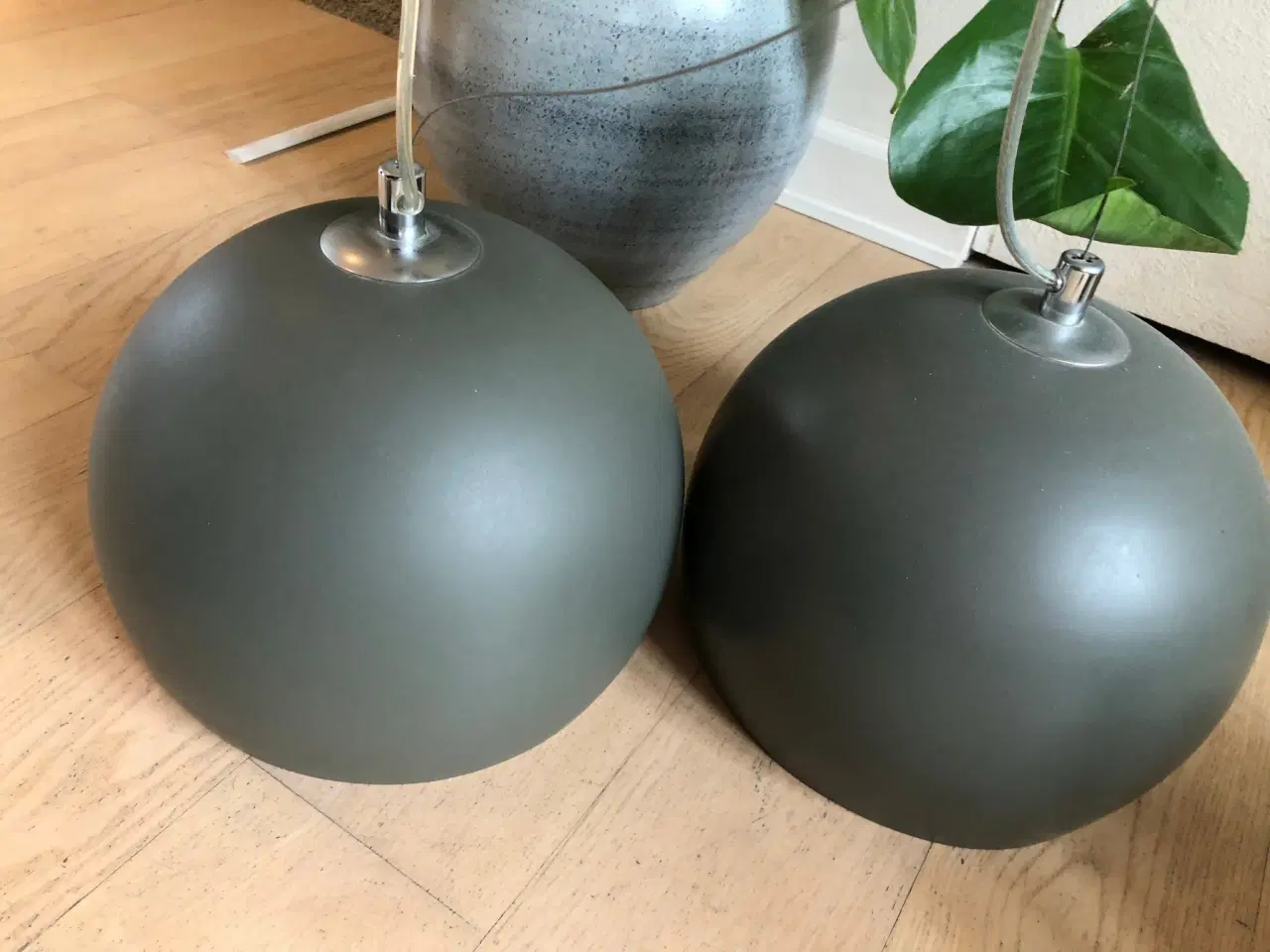 Billede 3 - 2 stk. Ball pendel grå lamper fra Bolia