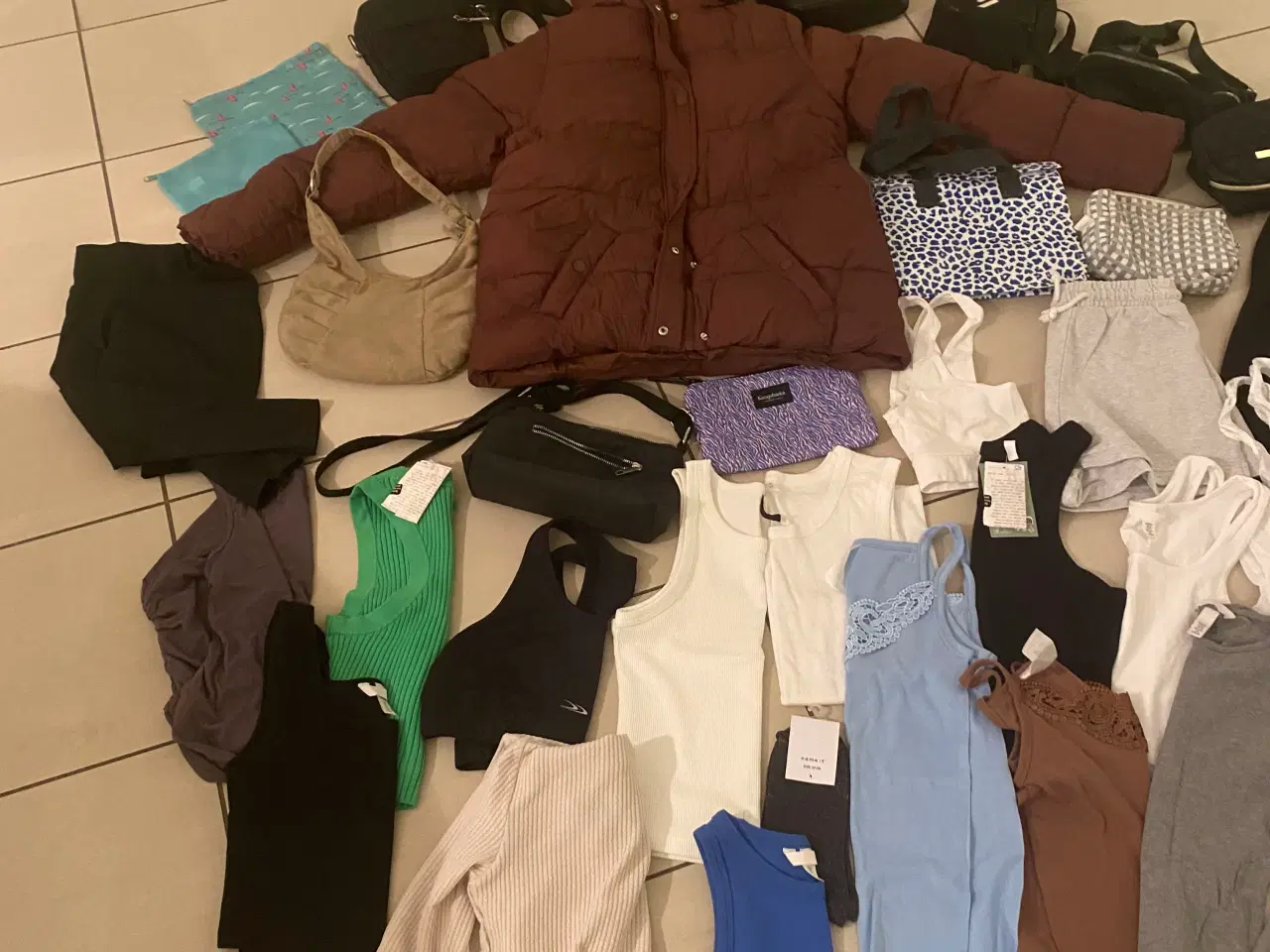 Billede 3 - Tøj str XS/S