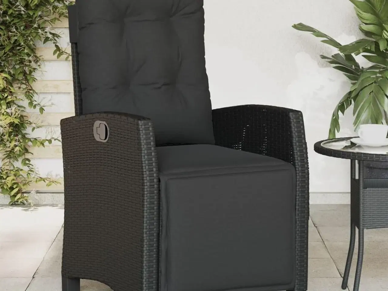 Billede 1 - Havestol med justerbart ryglæn og fodstøtte polyrattan sort