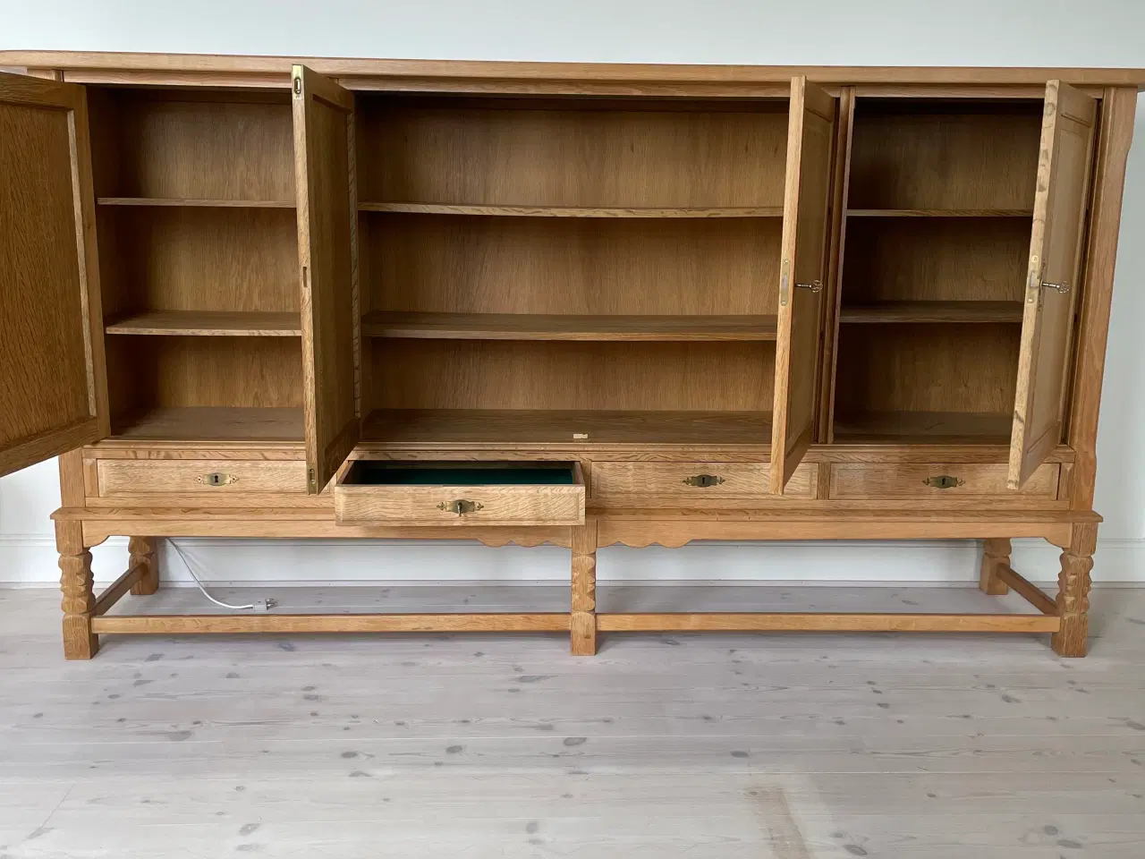 Billede 2 - Skænk i egetræ