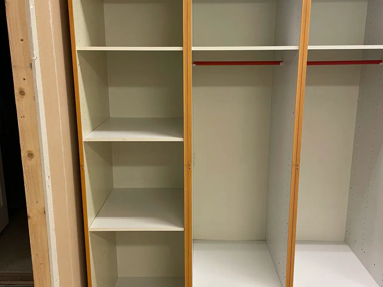 Billede 9 - Garderode skabe med Skydelåger