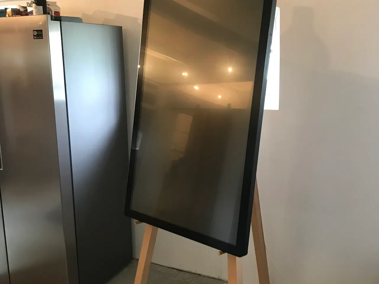 Billede 3 - 55” Prof LG monitor på 2 m højt egetræsstaffeli