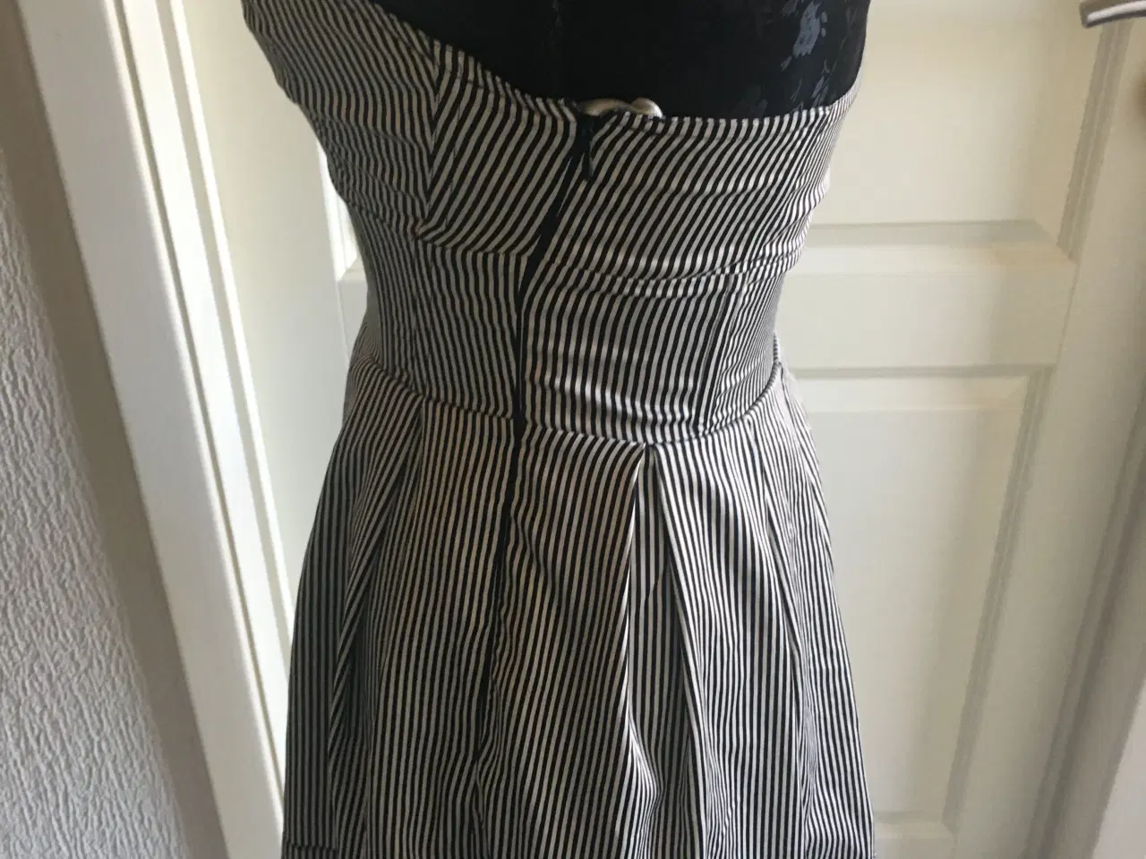 Billede 5 - Helt ny stropløs Second female top str. 36