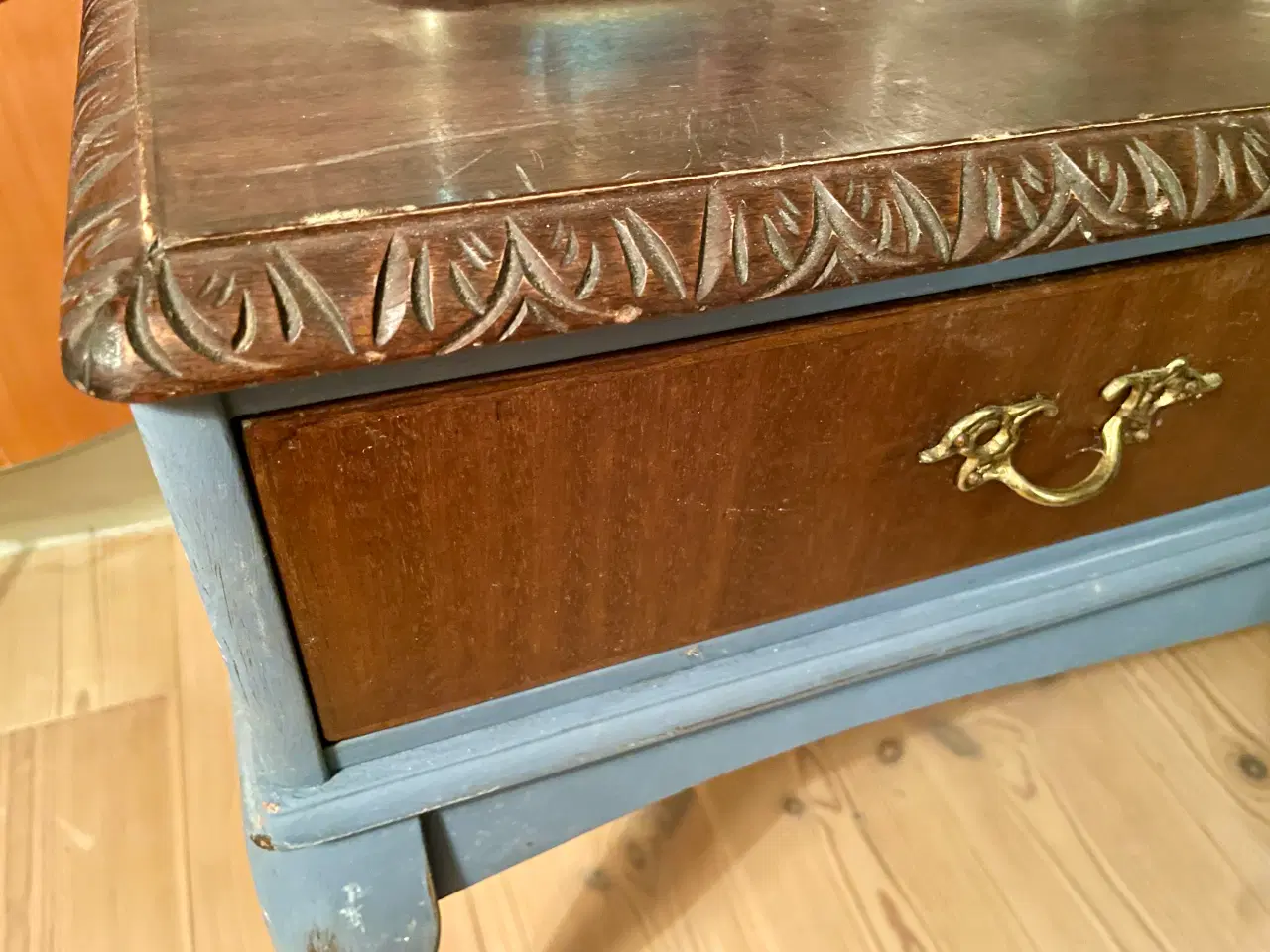 Billede 4 - Smukt skuffemøbel med to skuffer