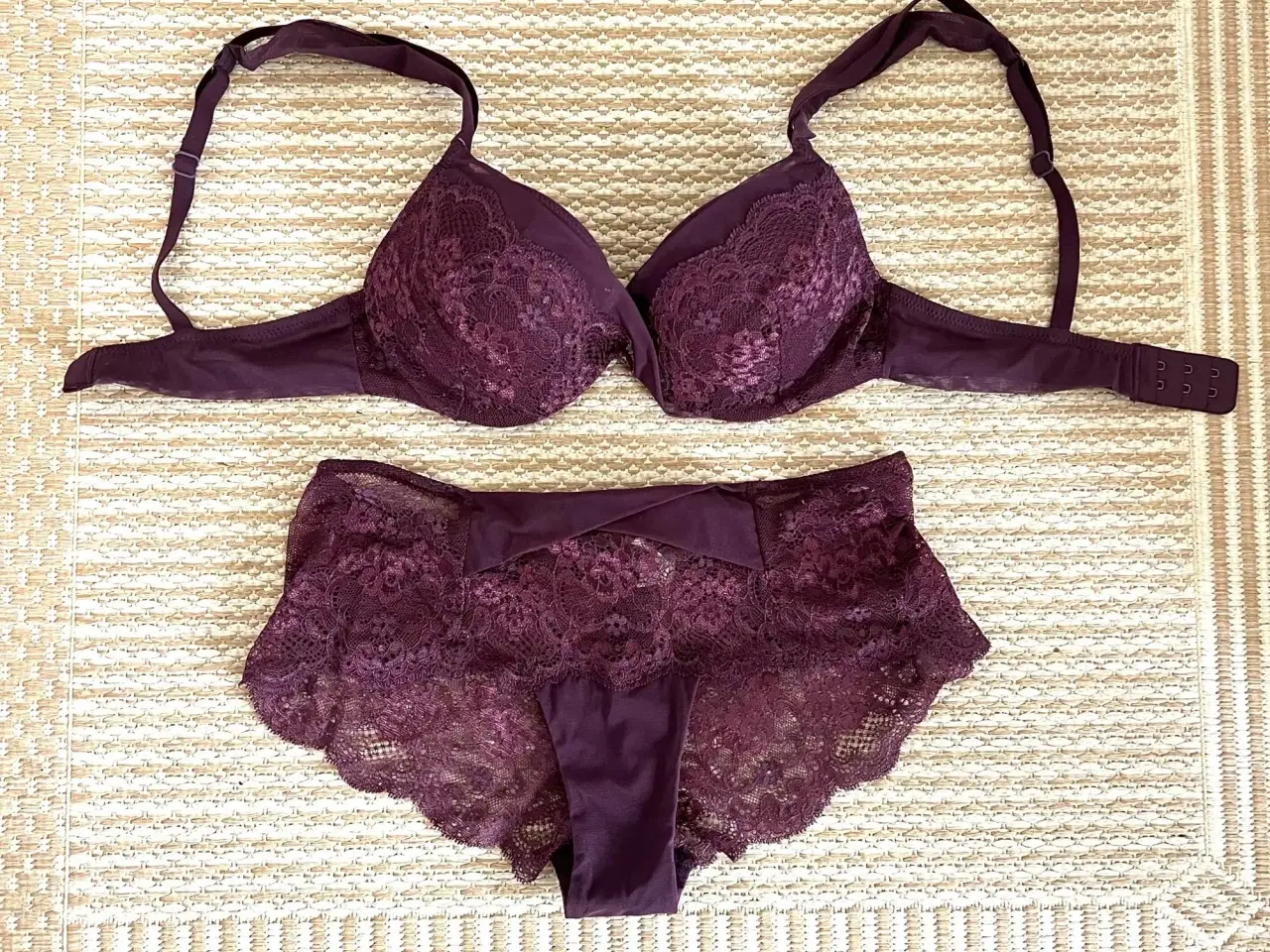 Billede 1 -  Femilet nyt blondebhsæt str 38