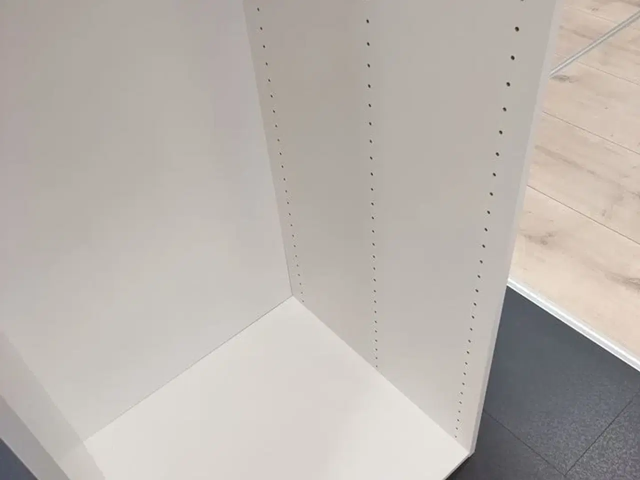 Billede 4 - 4 stk. usamlet højskabe H: 195,2 x B: 50 x D: 58,1 cm uden låger.