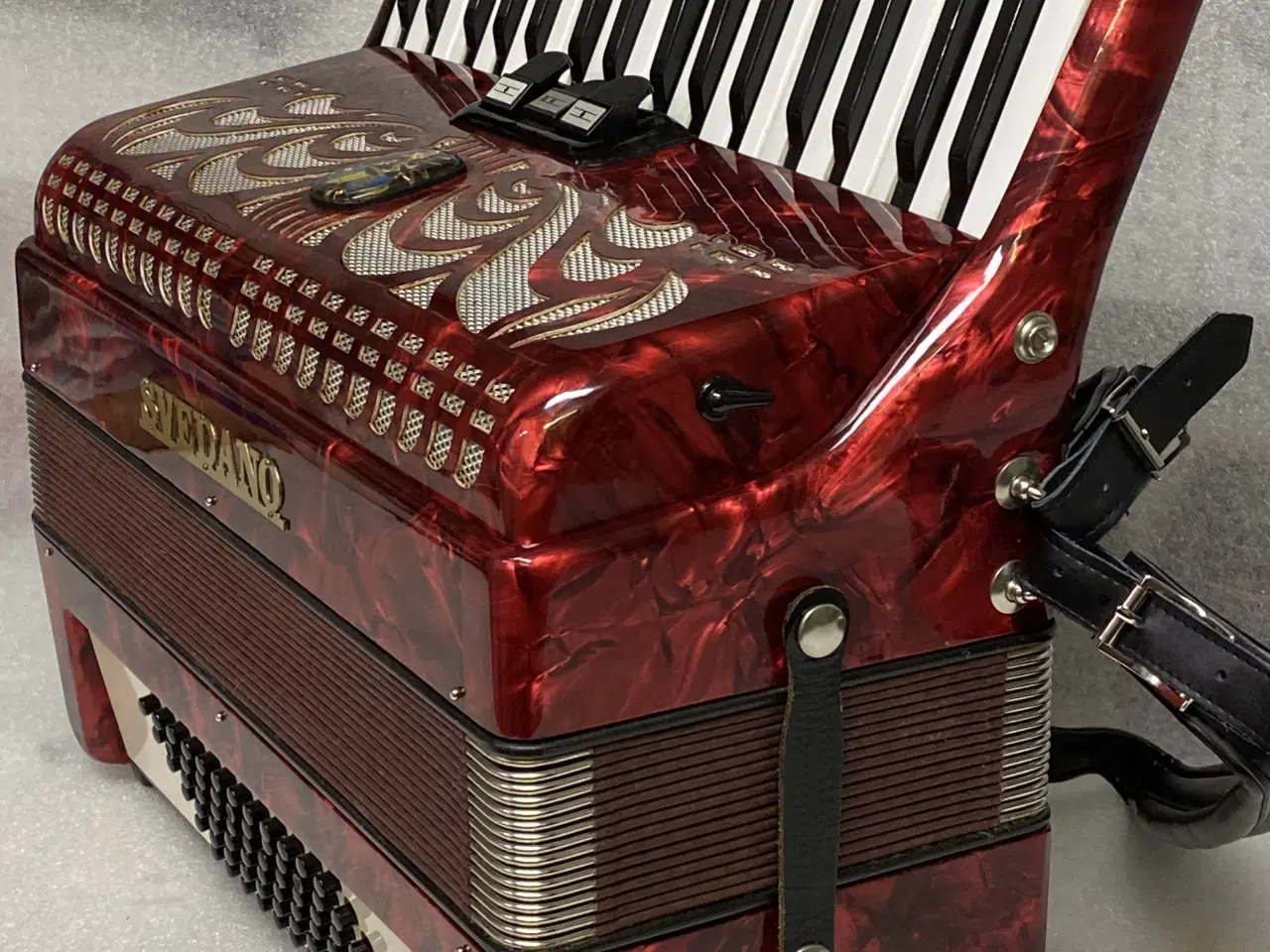 Billede 3 - Denne flotte røde Svadano-harmonika