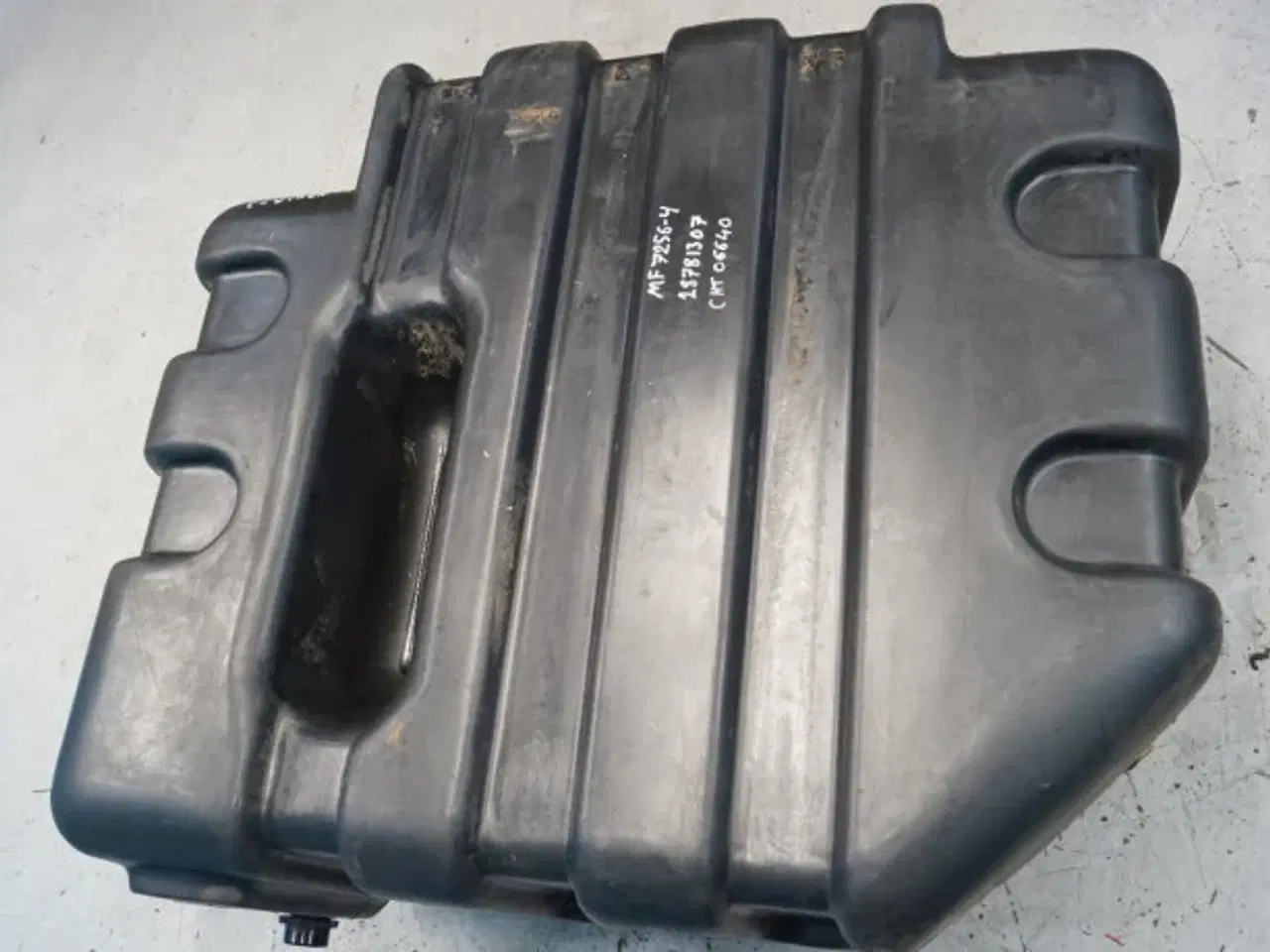 Billede 11 - Massey Ferguson 7256 Dieseltank 28781307