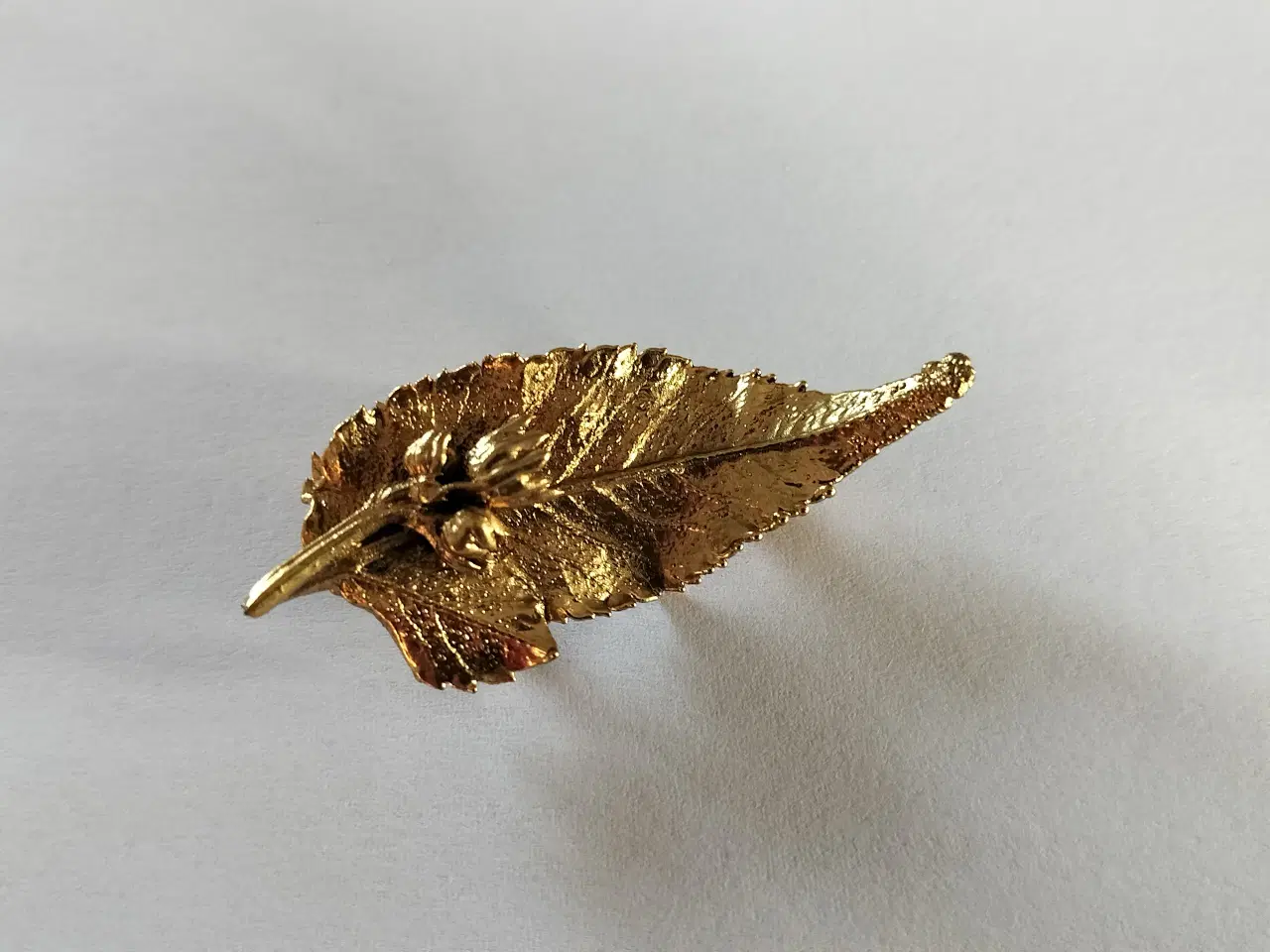 Billede 1 - Super Smuk Broche forgyldt med 24 karat guld