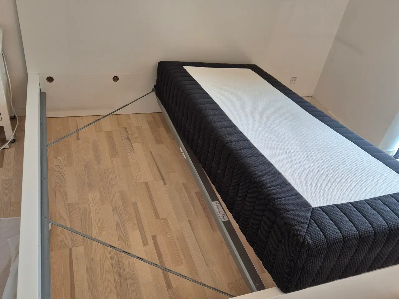 Billede 1 - Sengestel - Malm fra Ikea - 180 x 200 cm 