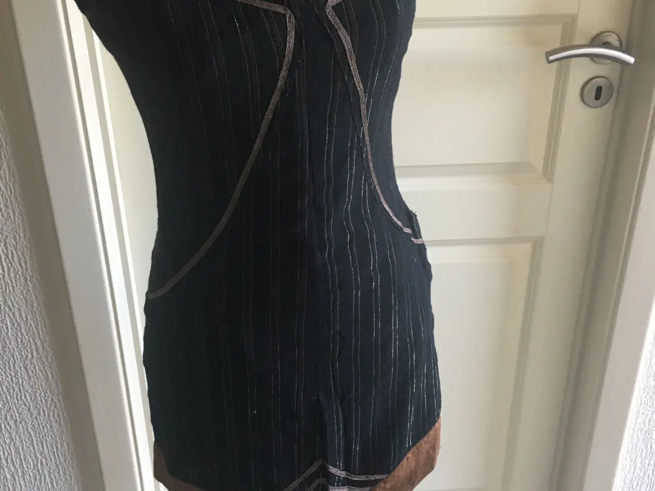 Billede 2 - Helt ny Hawaleschka ærmeløs fest/sommerkjole str.S