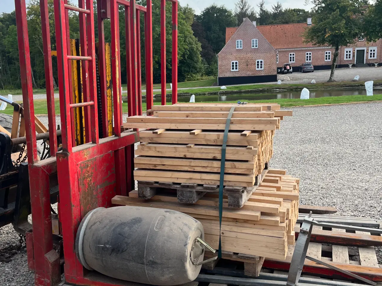 Billede 2 - Palletårn til juletræer