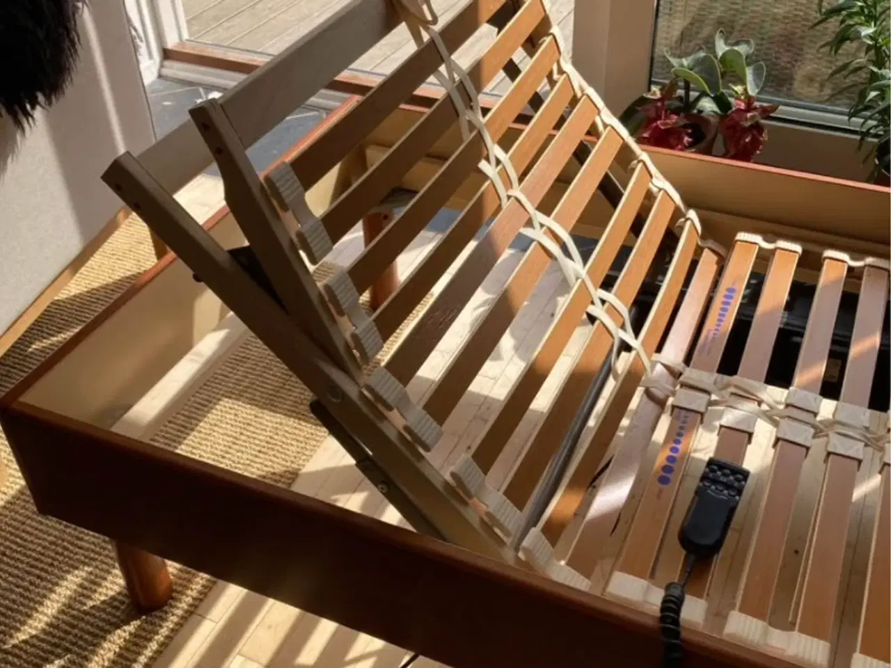 Billede 1 - Sengeramme med elevationsbund.