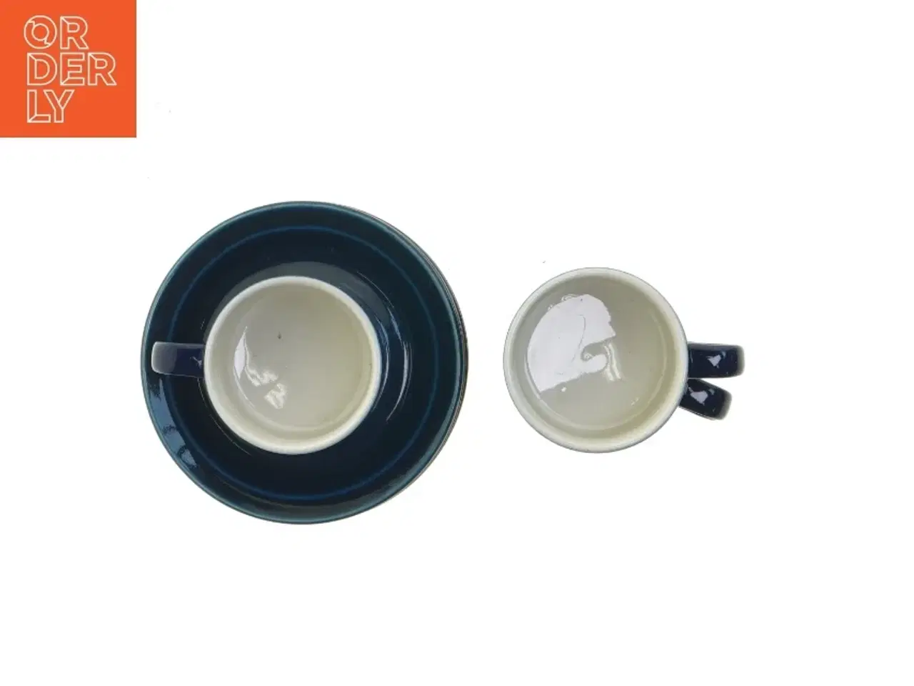 Billede 6 - Kaffesæt med undertallerkner og servietter (str. 6 undertallerkner. ø. 14 cm. 4 kopper. ø. 7,5 cm. længde. 5 cm. 10. servietter. &