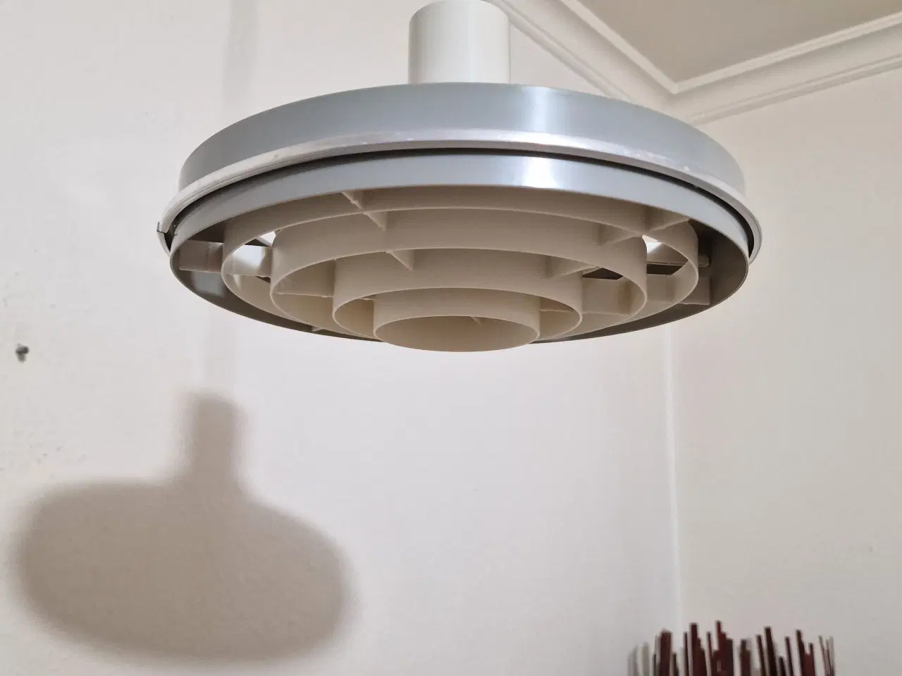 Billede 4 - Fed Space-Age pendel i plast fra 1970'erne.