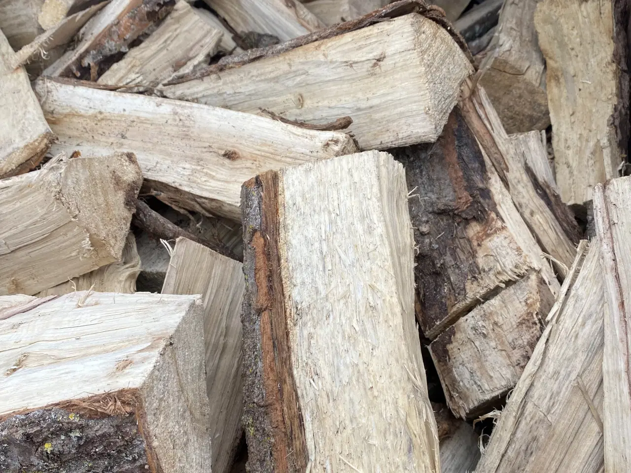 Billede 2 - Billigt TØRT LØVTRÆ - BRÆNDE i sække sælges!