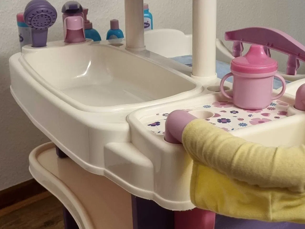 Billede 4 - Bellino puslebord til dukker