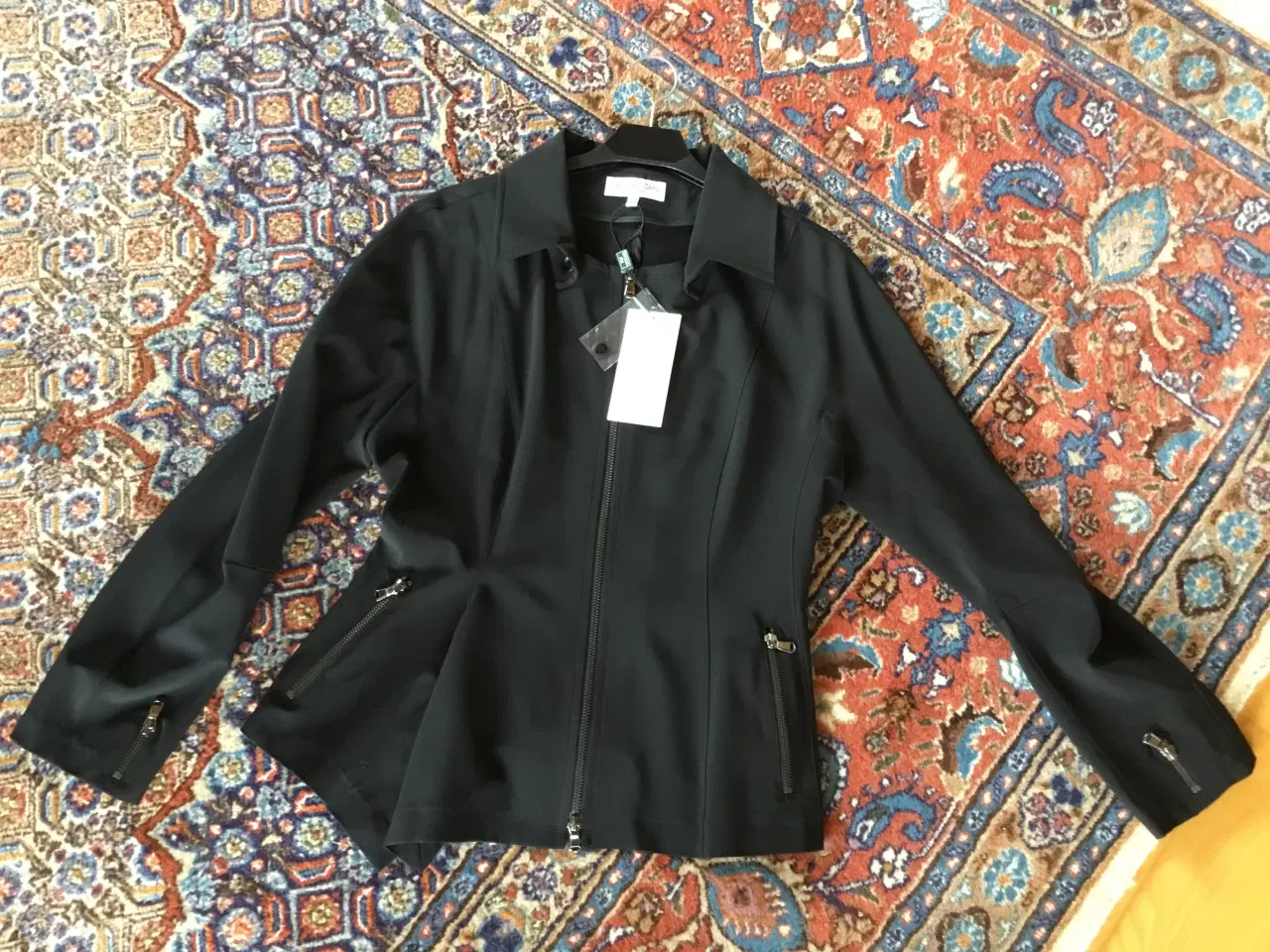 Billede 3 - Bluse str. 38 fra Ivan Grundahl