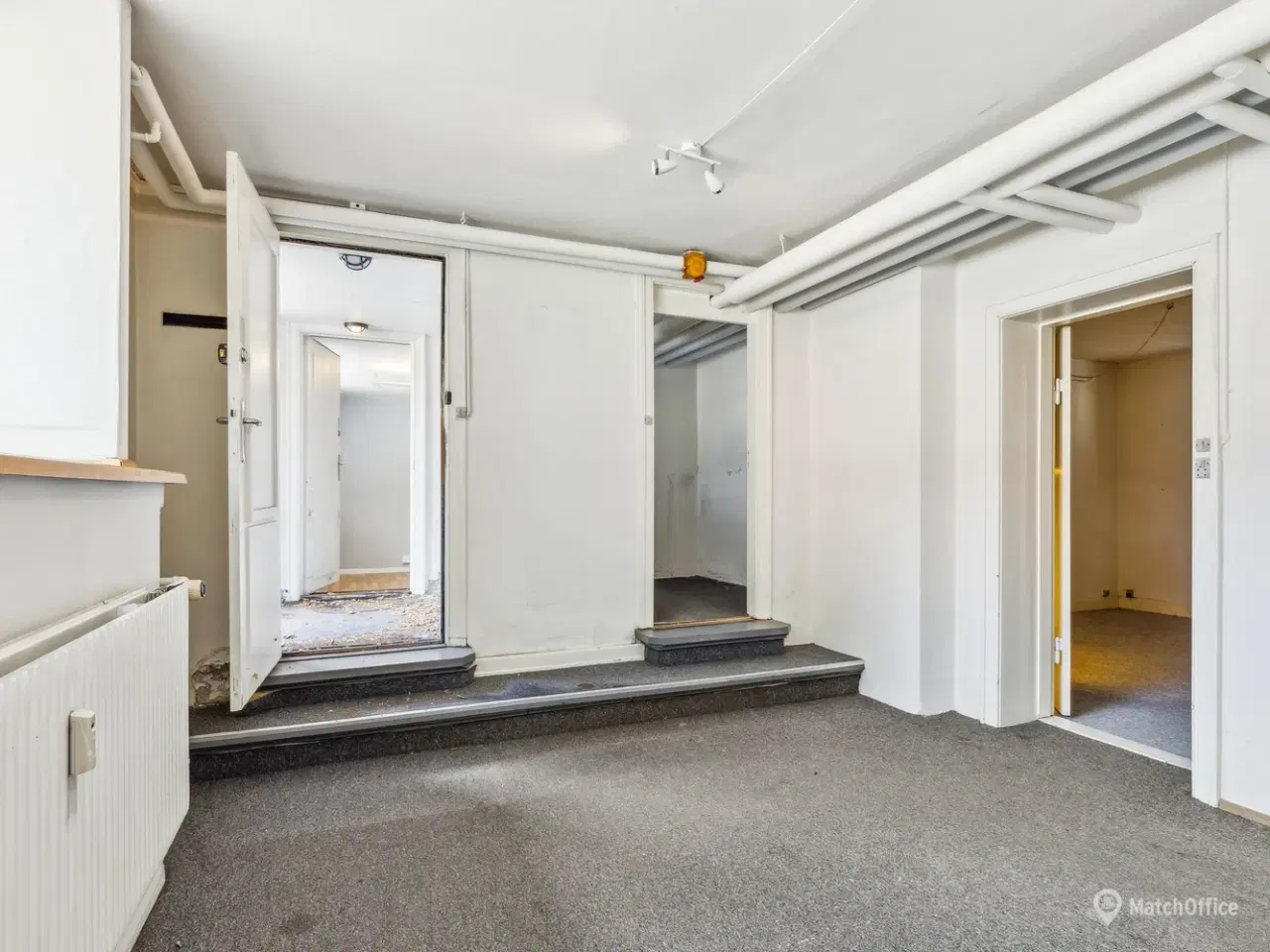 Billede 2 - 121 m² højt kælderlejemål til butik / kontor