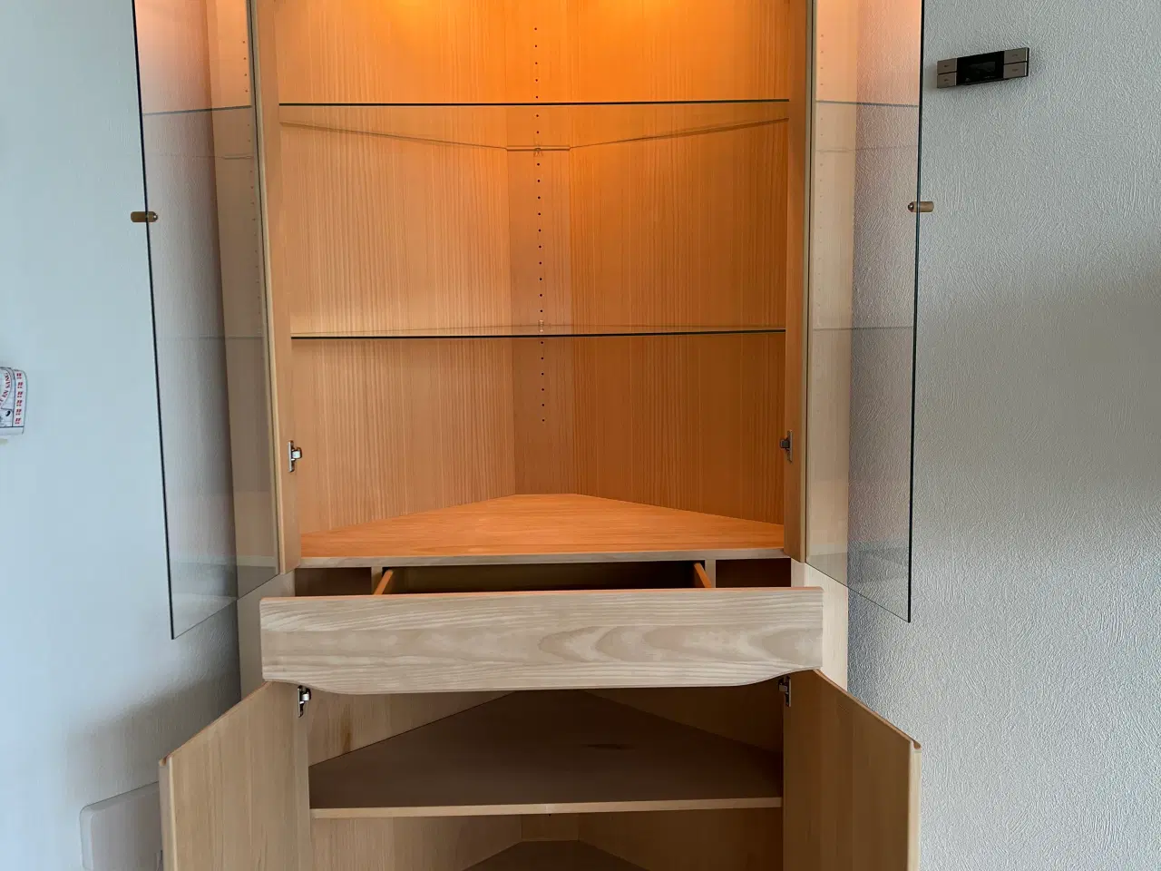 Billede 3 - skovby vitrine hjørneskab