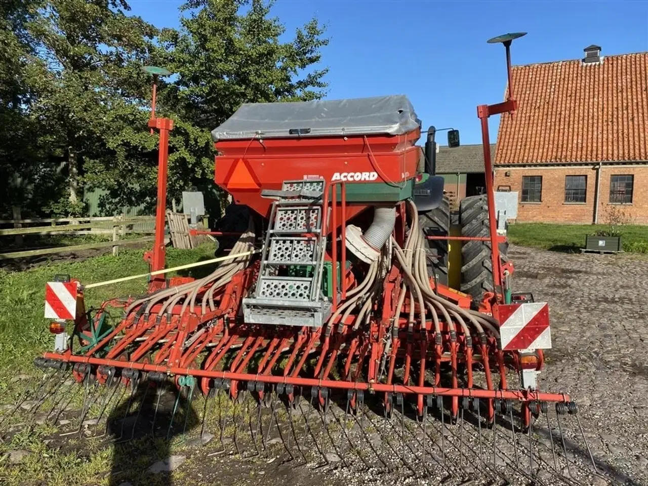 Billede 4 - Kuhn 4 m HR4003 rotorsæt med Accord såmaskine med skiveskær. Sået få ha.