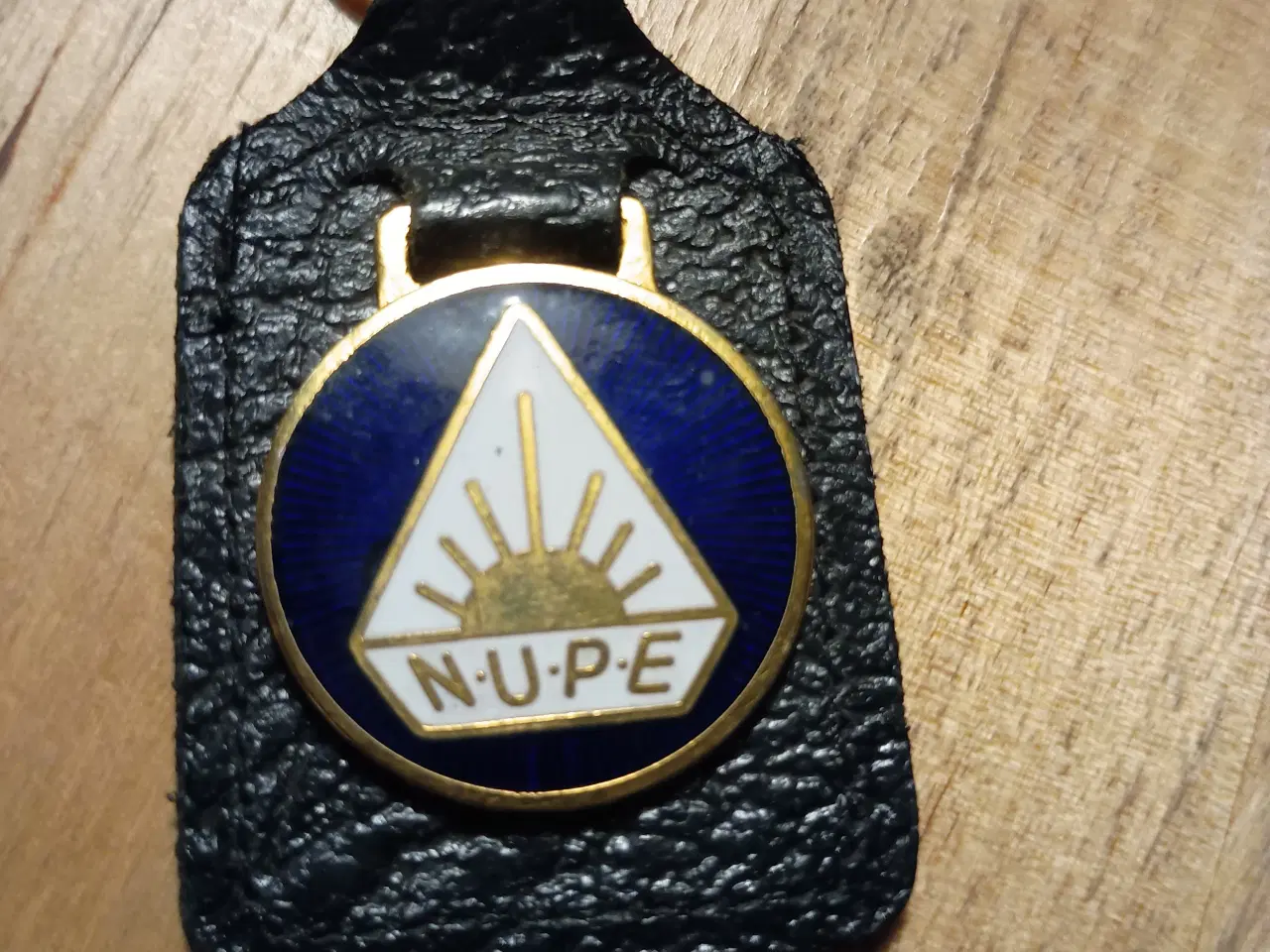 Billede 1 - N.U.P.E. nøglering.