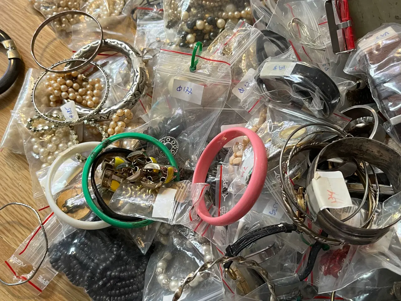 Billede 3 - Stort lot af smykker