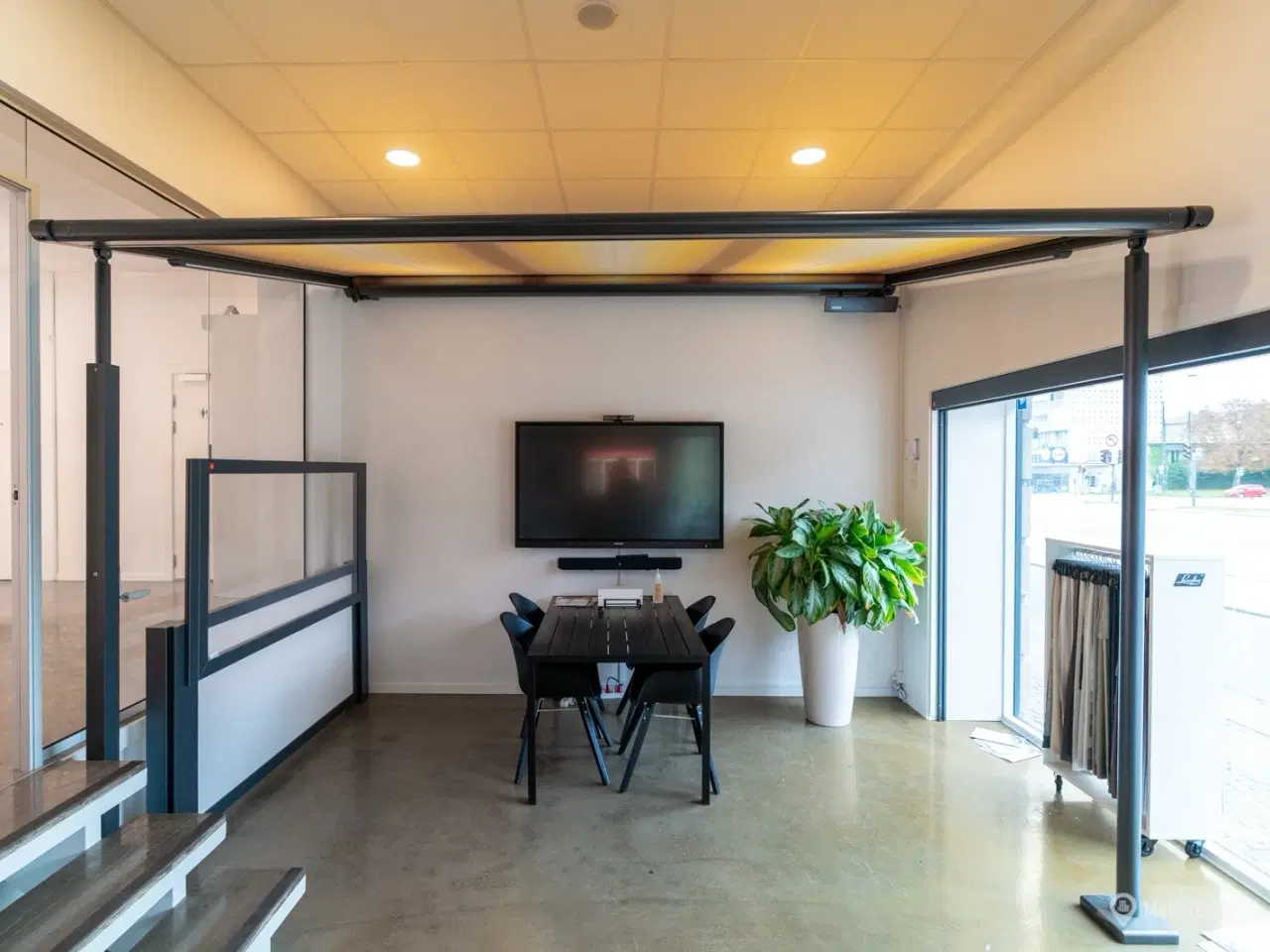 Billede 3 - SÆLGES: Gennemlyst og præsentabel erhvervsandel med markant facade – tæt ved Ryparken Station