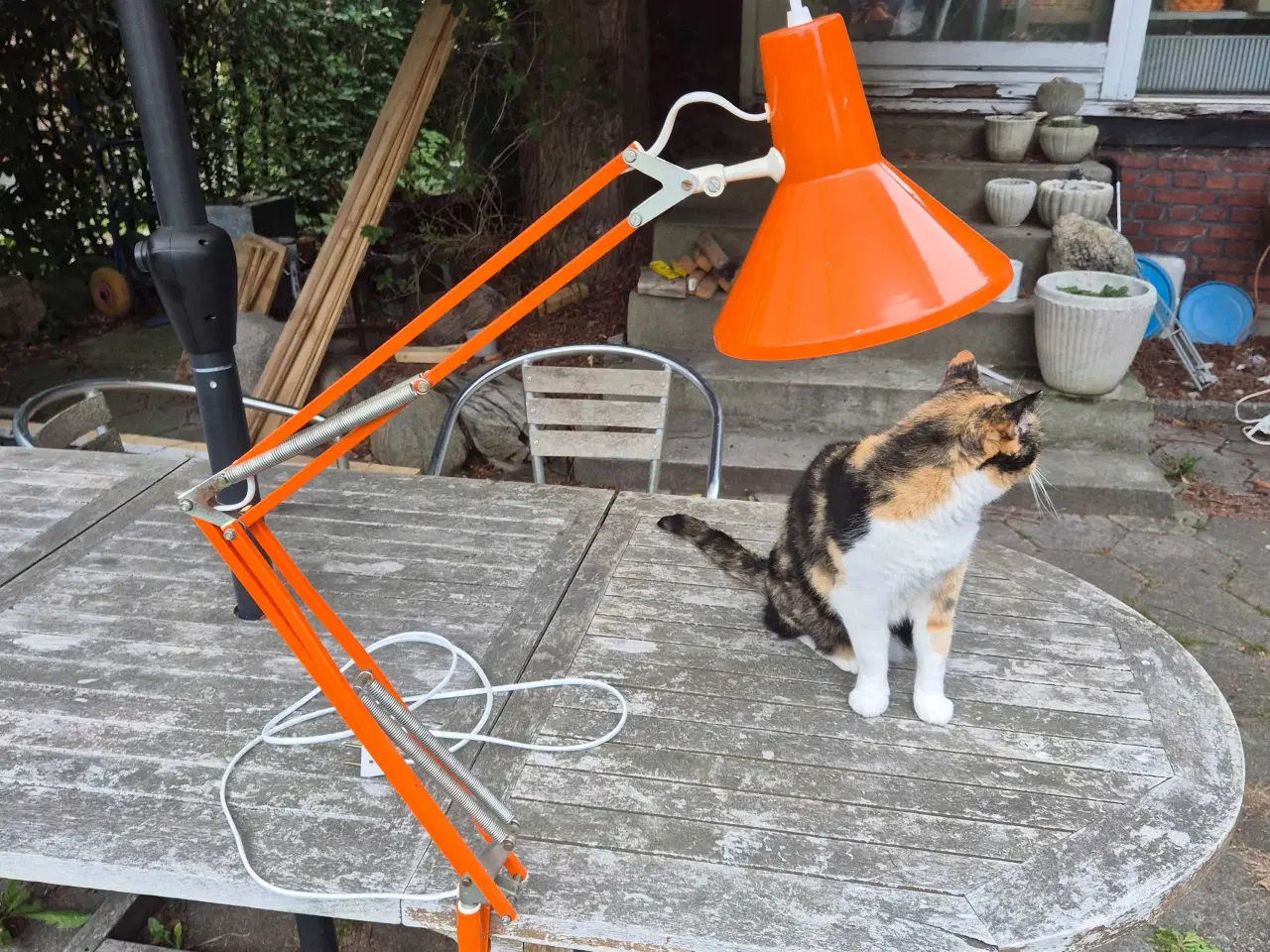 Billede 1 - Solid orange arkitektlampe i klassisk dansk design